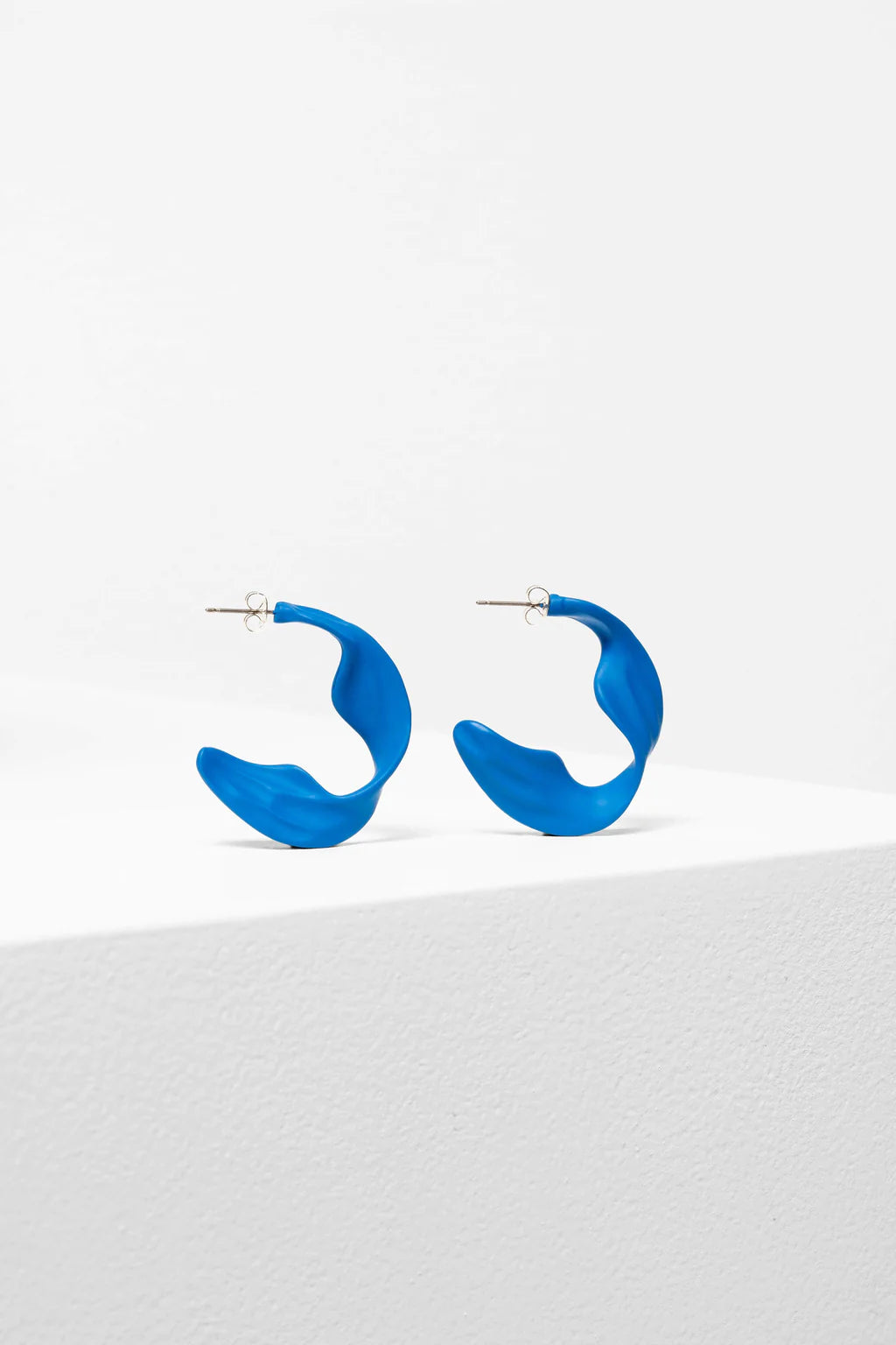 Trendy STREK Earrings for Women - Minimalist Gold Hoop Earrings for Everyday Wear - Perfect for Office, Party & Casual Outfits