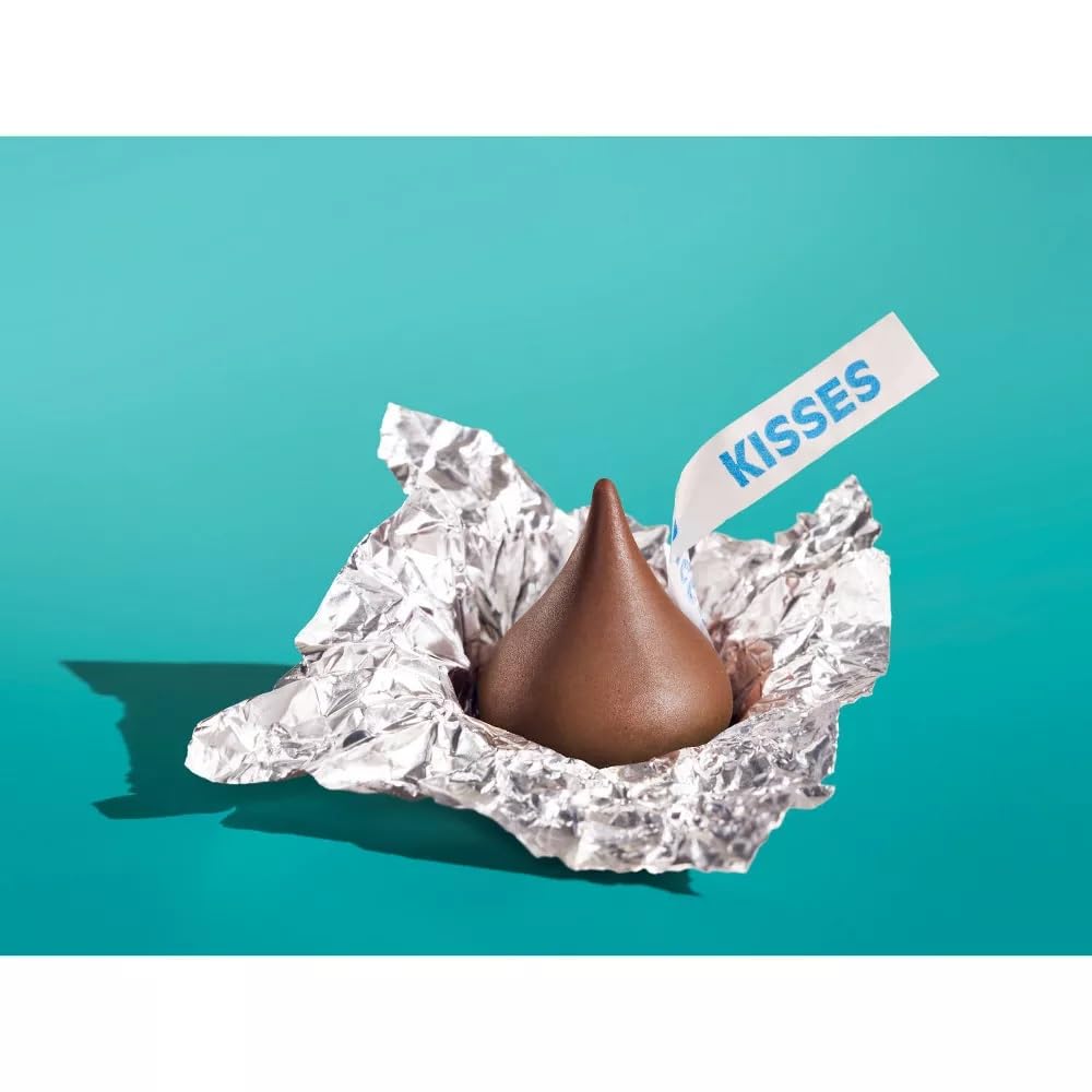 Hershey's Kisses Assorted Bulk Party Bag - 1 Pound (90 Pieces) - Milk Chocolate, Special Dark Chocolate & Cookies 'n' Creme Flavors - Individually Wrapped Candies for Birthdays, Weddings & Holiday Gifts