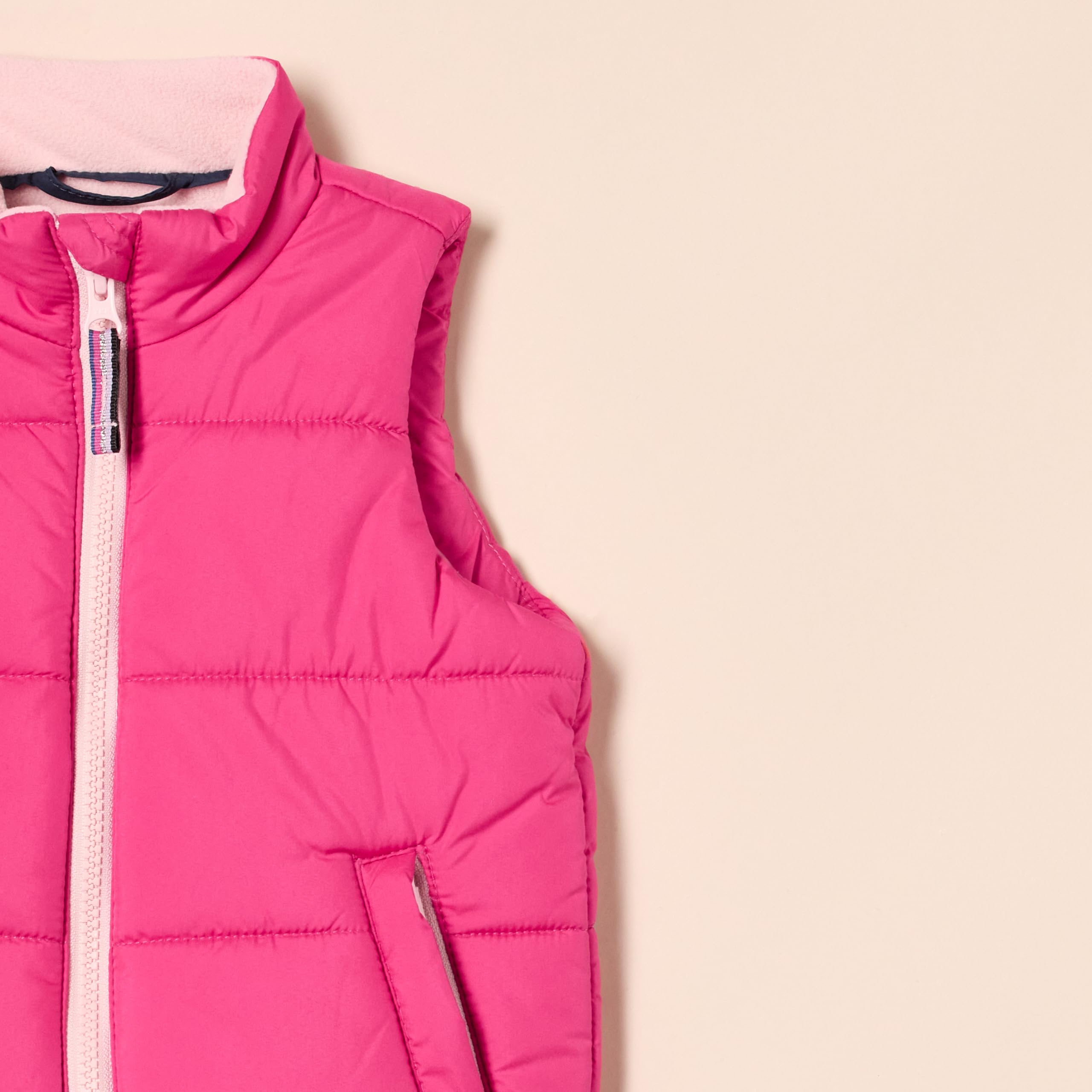 Amazon Essentials Girls & Toddlers' Heavyweight Puffer Vest - Warm Winter Outerwear for Kids - Perfect for School, Play & Outdoor Activities