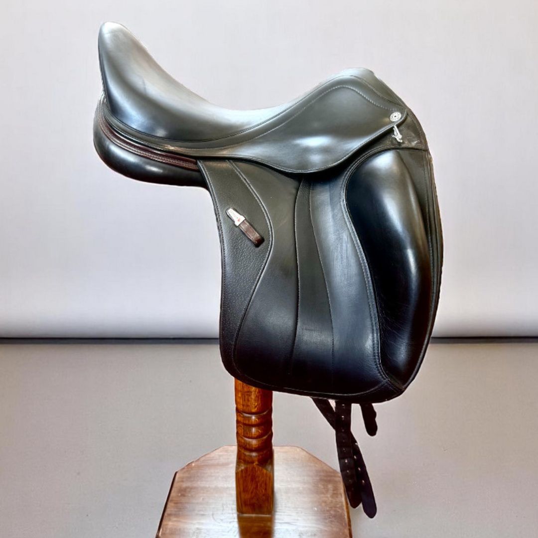 Equipe Glamour Dressage Consignment Saddle - Size 17 | Premium Used Equestrian Saddle for Dressage Training & Competition | Perfect for Adult Riders & Professional Dressage Shows