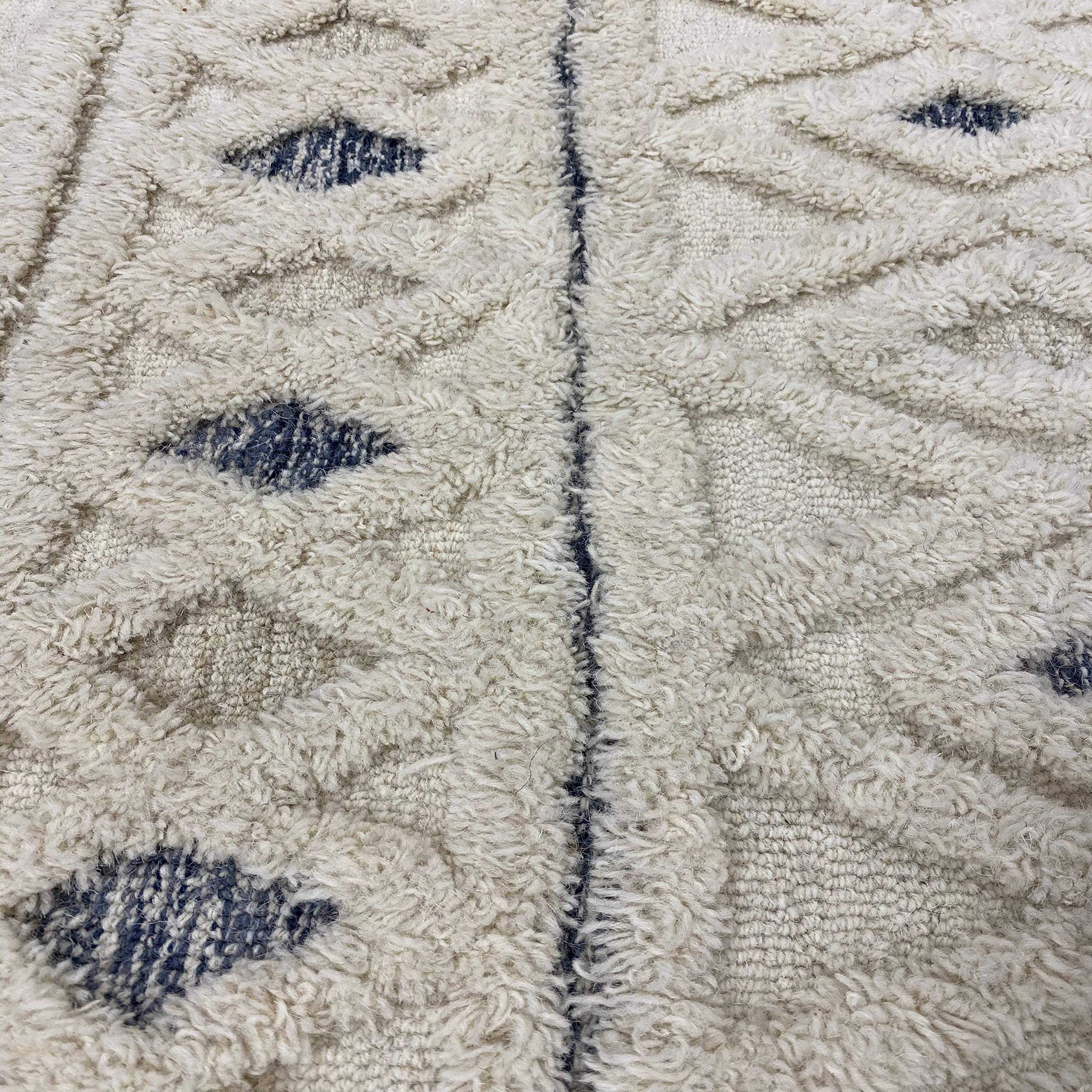 LR Home 6ft Round Indoor Natural Wool Area Rug - Hand Tufted Modern Farmhouse Boho Style Carpet for Bedroom, Living Room, Office, Nursery & Entryway - Ivory/Navy - Perfect for Cozy Home Decor & High-Traffic Areas