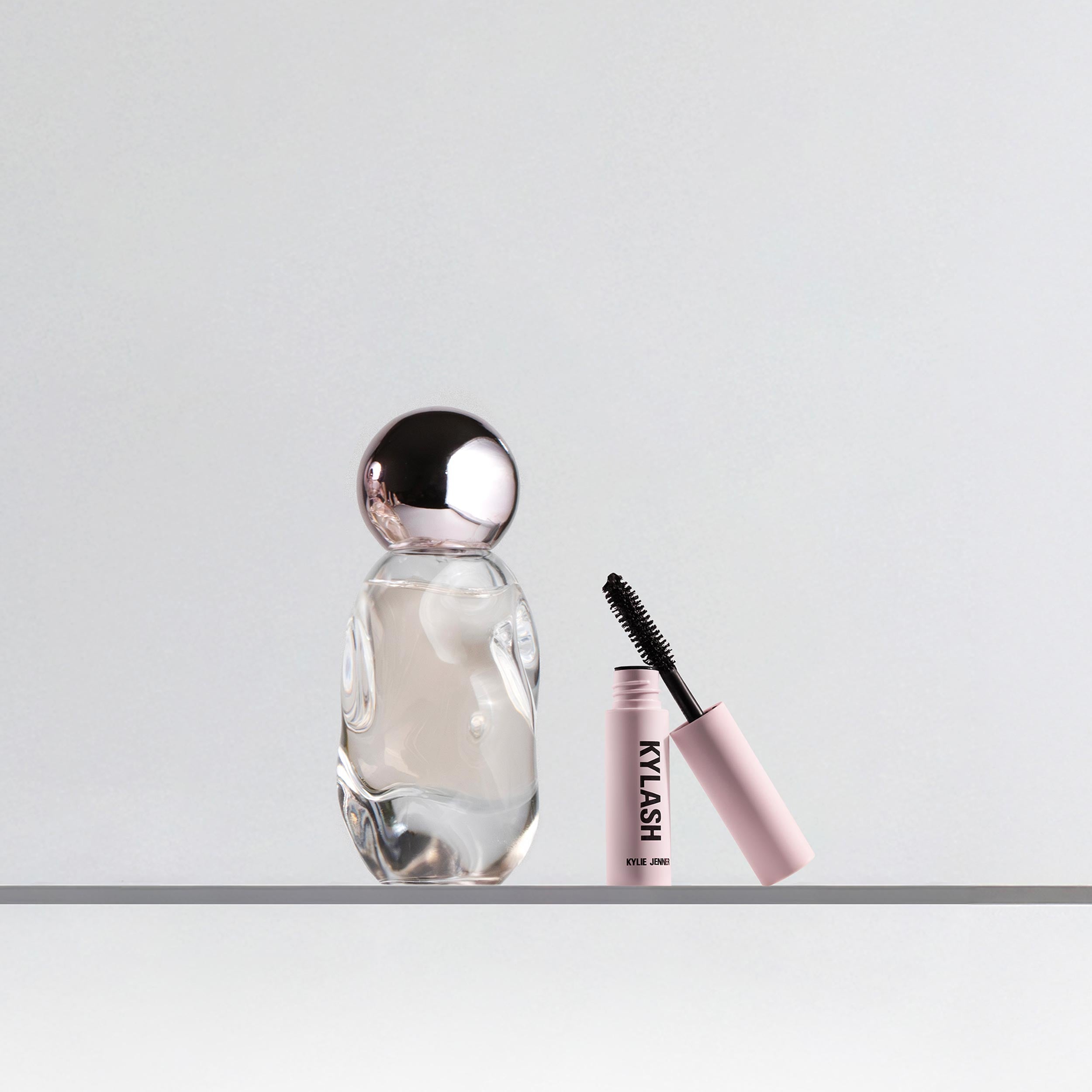Kylie Jenner Cosmic Eyeshadow Palette & Mini Kylash Mascara Gift Set - 30ml Makeup Kit for Party, Date Night & Special Occasions