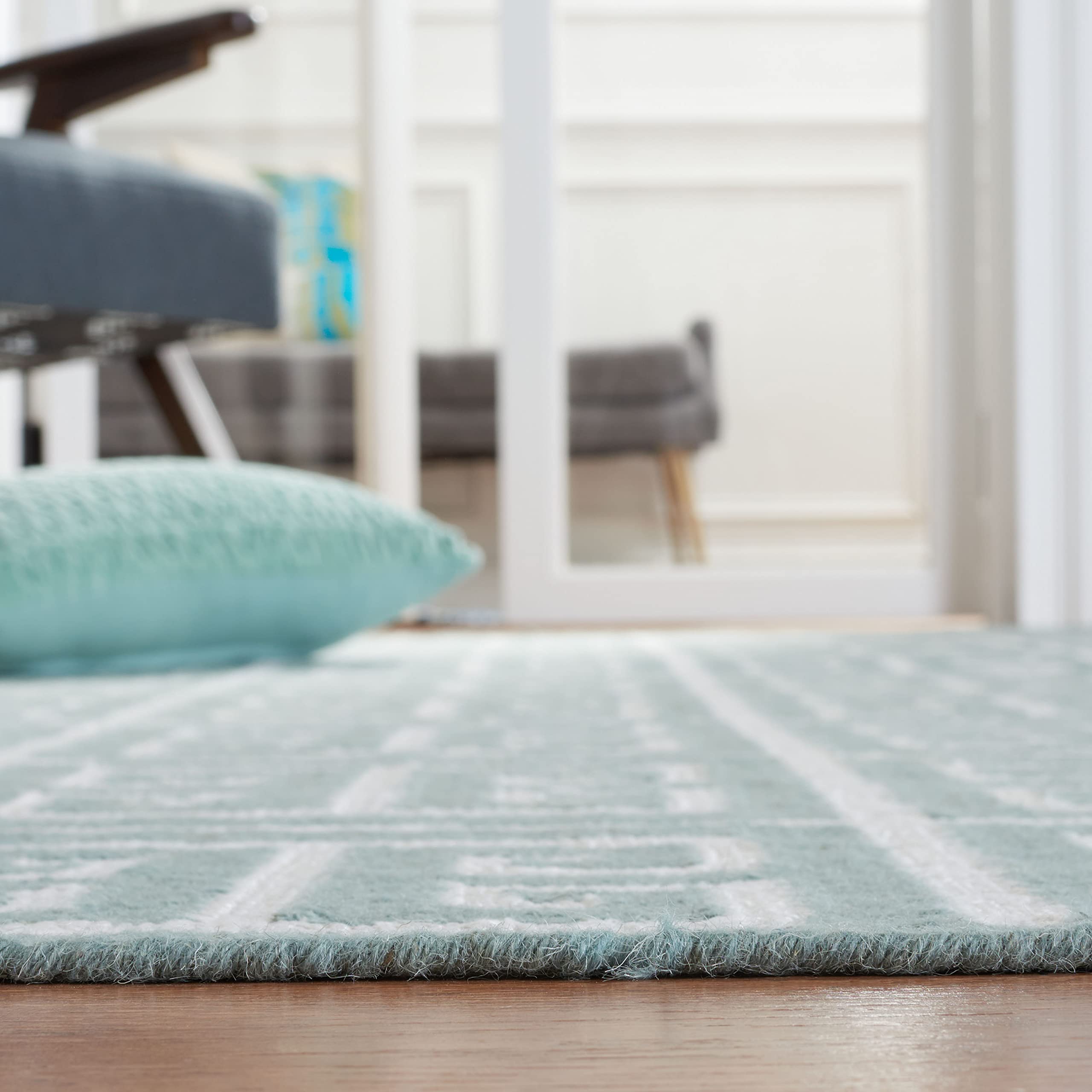 SAFAVIEH Dhurries Collection 4' x 6' Blue Ivory Handmade Flatweave Wool Banana Silk Area Rug - Perfect for Living Room, Bedroom & Office Decor