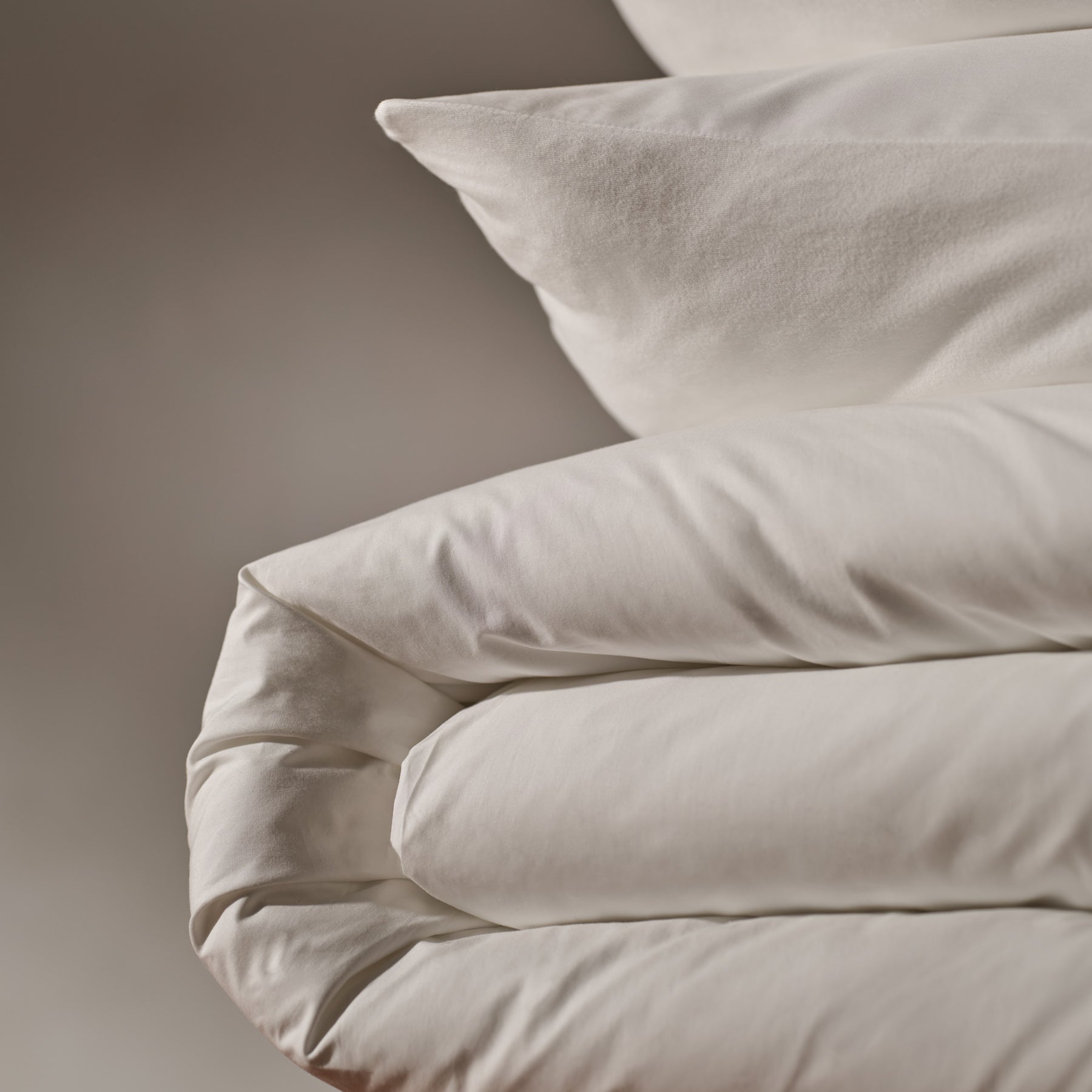 Premium 100% Cotton Queen Size Bedding Set - Soft & Breathable White Bed Sheets for Comfortable Sleep - Perfect for Master Bedroom, Guest Room & Hotel Use