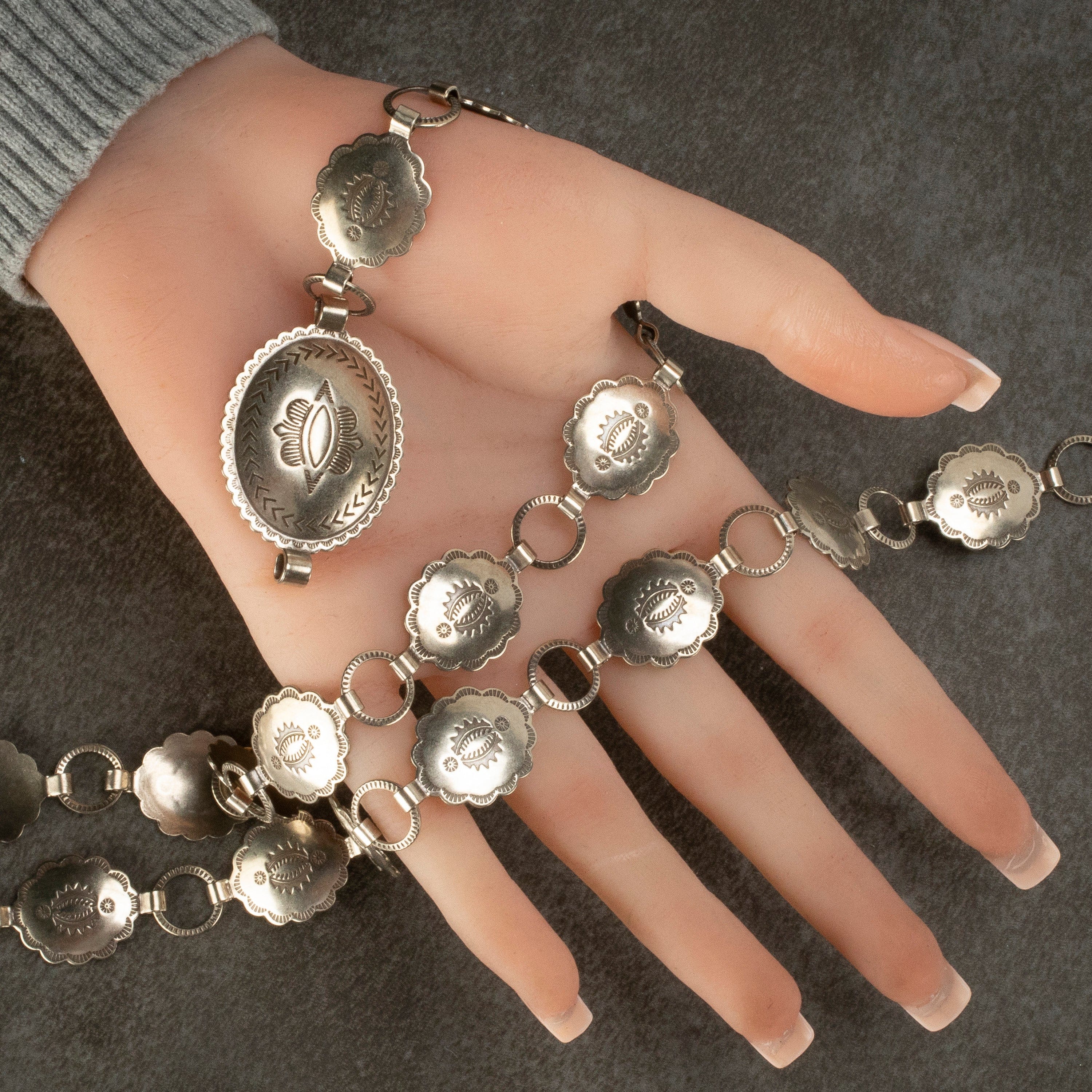 42 Oval Nickel Silver Concho Belt for Western Fashion - Vintage Style Belt Buckle for Cowboy Boots, Jeans & Western Outfits - Perfect for Rodeo, Country Music & Cowboy Events
