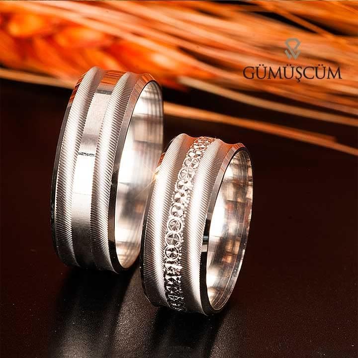 Personalized 925 Sterling Silver Wedding Band Set for Couples - Matching His & Hers Wedding Rings - Perfect for Engagements, Anniversaries, and Romantic Gifts