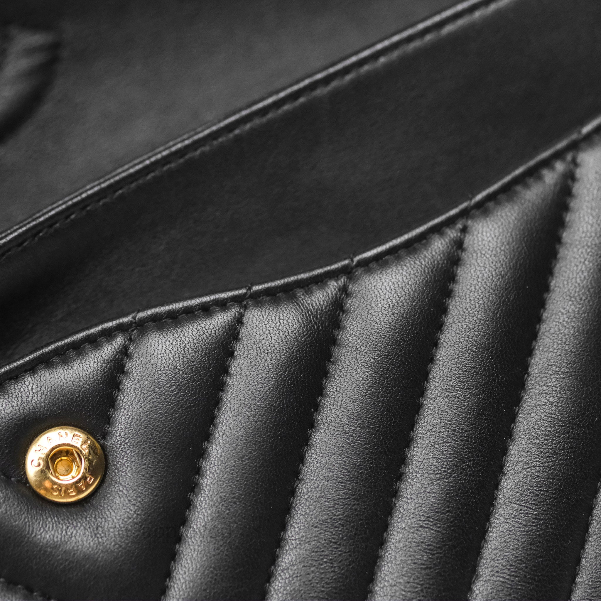 Chanel Classic M/L Medium Flap Chevron Black Lambskin Gold Hardware Bag - Luxury Designer Handbag for Women, Perfect for Evening Events & Special Occasions