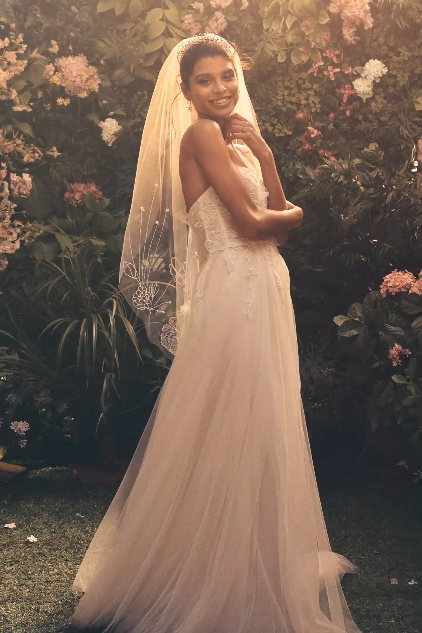 Jenny Yoo Jessilyn Wedding Gown - Elegant A-Line Lace Bridal Dress for Bride, Perfect for Church Ceremony & Beach Wedding