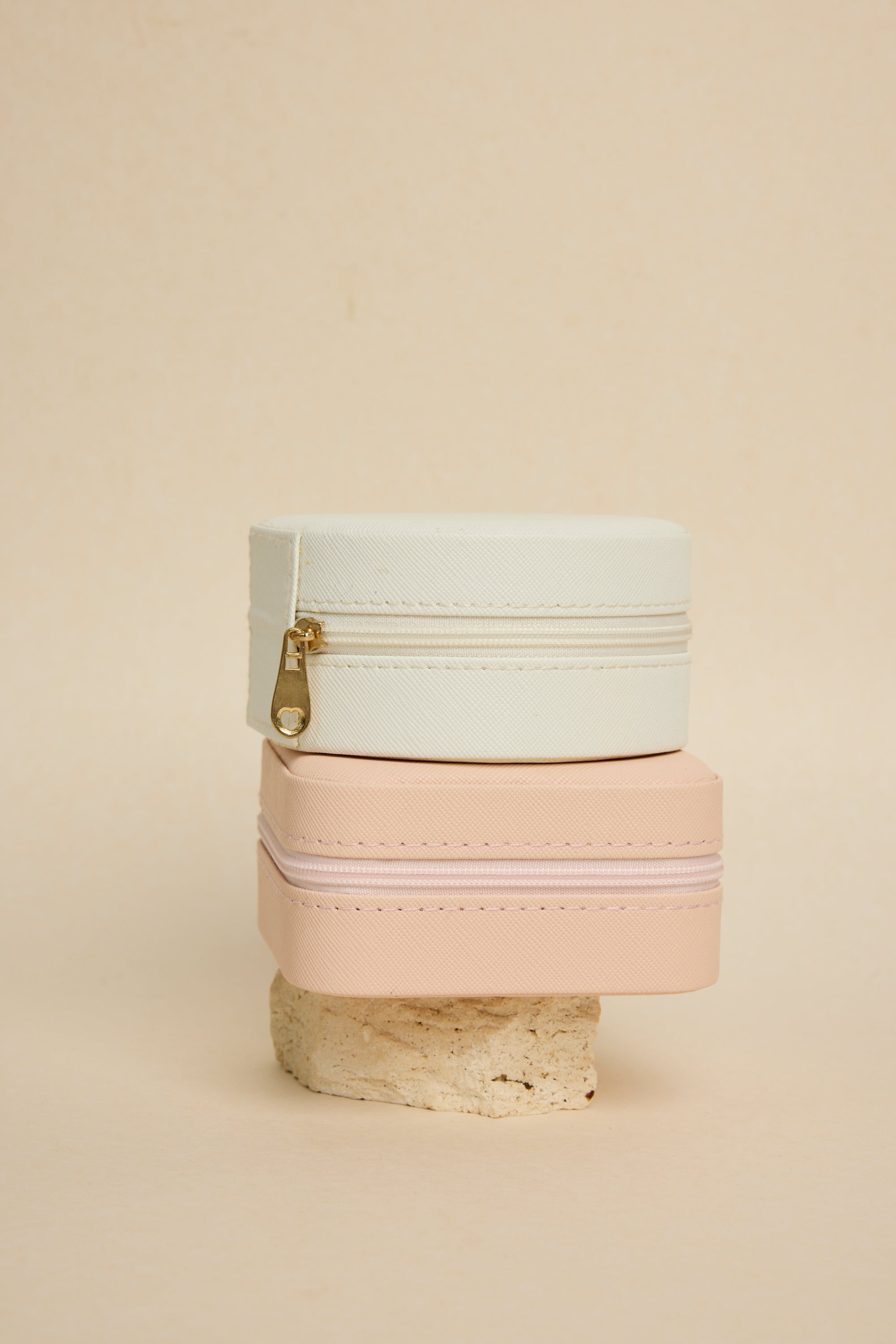 Elegant Square Pink Jewelry Travel Case - Perfect for Organizing Necklaces, Rings & Earrings on the Go