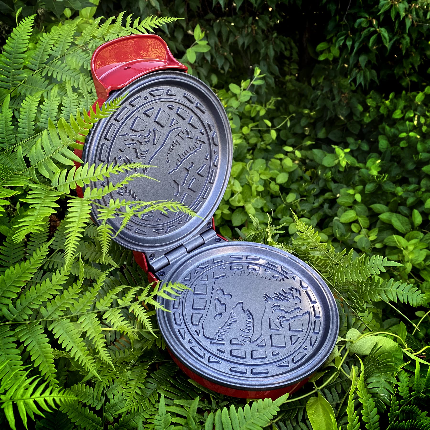 Jurassic Park Waffle Maker - Dinosaur Themed Waffle Iron with T-Rex Design - Perfect for Breakfast, Kids Parties & Jurassic Park Fans