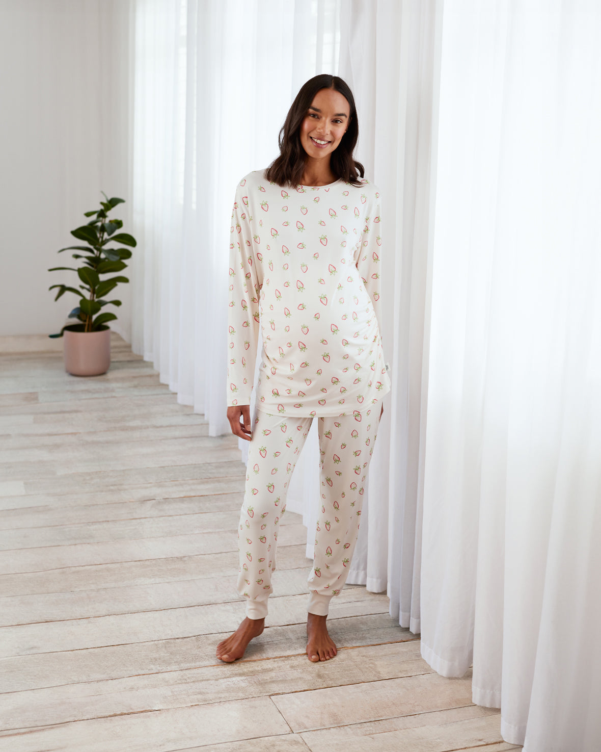 Strawberry Print Maternity Pajama Set - Soft & Comfortable Long Sleeve Nursing Sleepwear for Pregnant Women - Perfect for Relaxing at Home or Hospital Stay