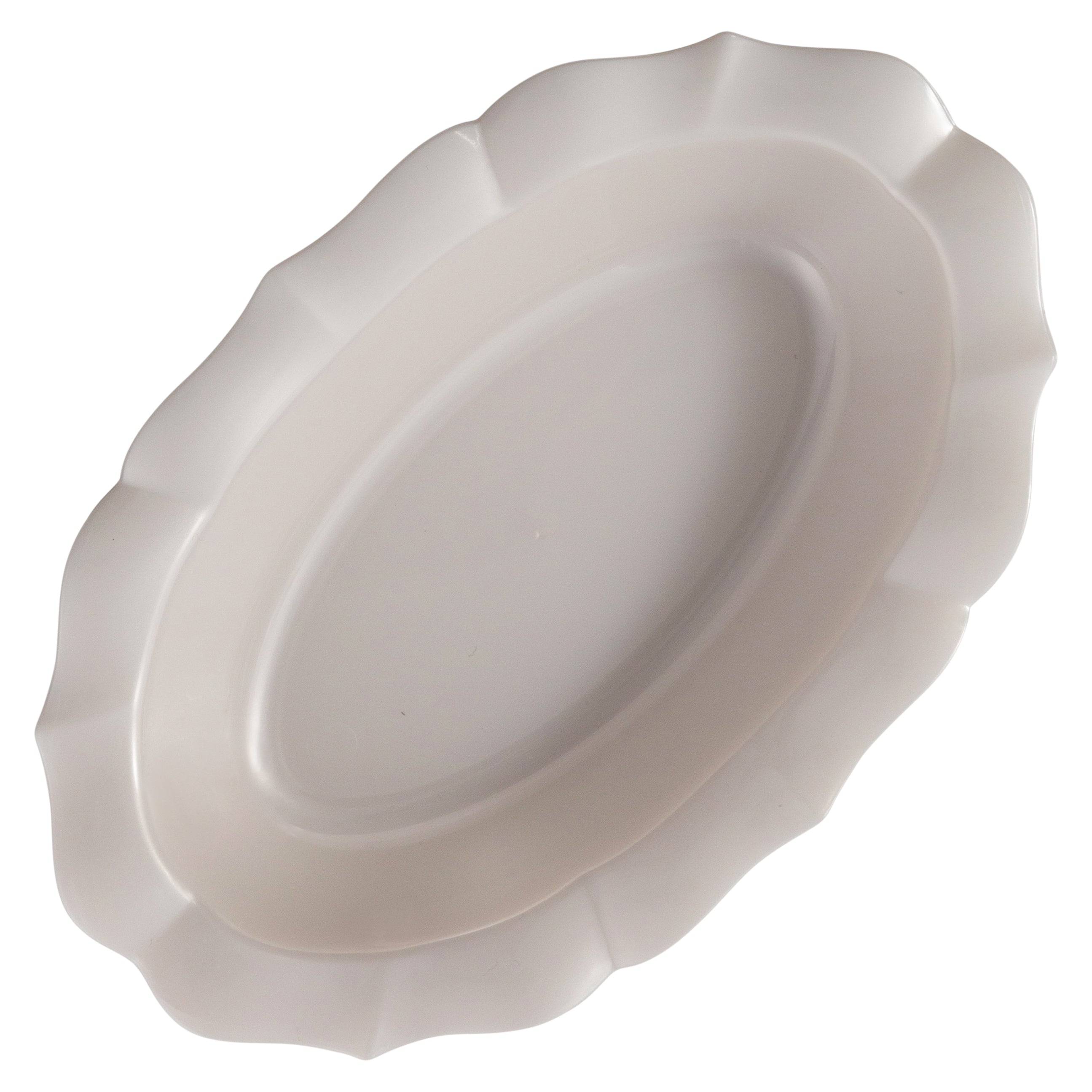 Elegant Pearl Round Plastic Plates with Scalloped Edges - Perfect for Parties, Weddings & Home Decor | Durable & Stylish Disposable Tableware
