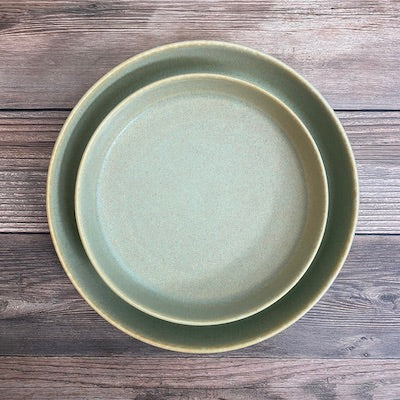 Premium Green Upright Rim Plate - Durable Ceramic Serving Dish for Dining, Buffets & Special Occasions