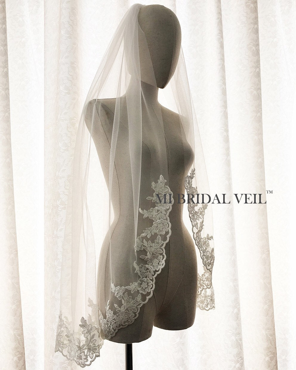 Vintage Rose Lace Wedding Veil - Elegant Fingertip Length Bridal Veil with Delicate Chest Lace for Romantic Weddings, Ceremonies & Photo Shoots
