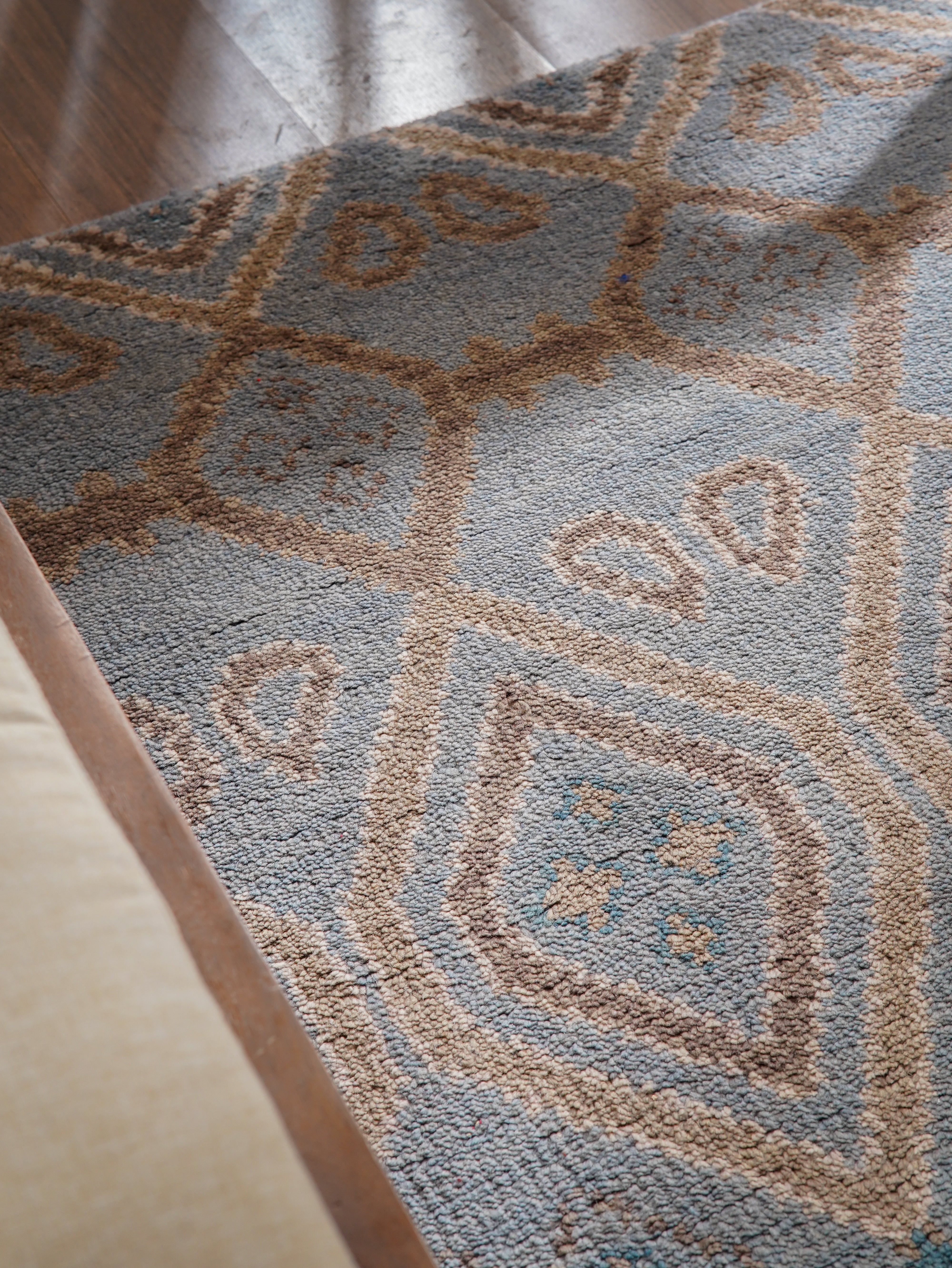 Premium Hand-Knotted Honeycomb Rug - Soft & Durable Wool Carpet for Living Room, Bedroom, or Office Decor