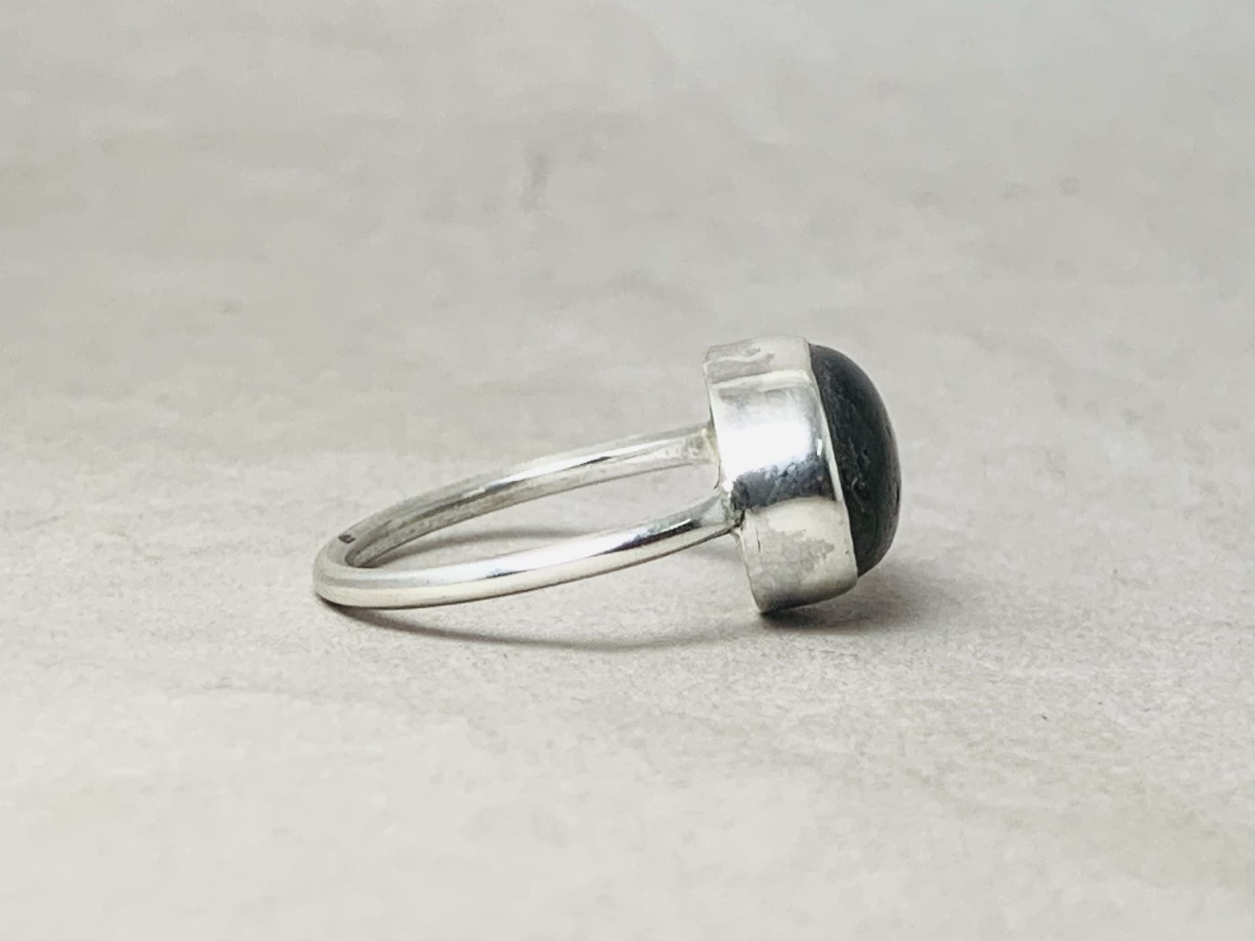 925 Sterling Silver Labradorite Gemstone Ring - Oval Statement Ring for Women, Everyday Jewelry Gift for Her, Perfect for Parties, Weddings & Office Wear