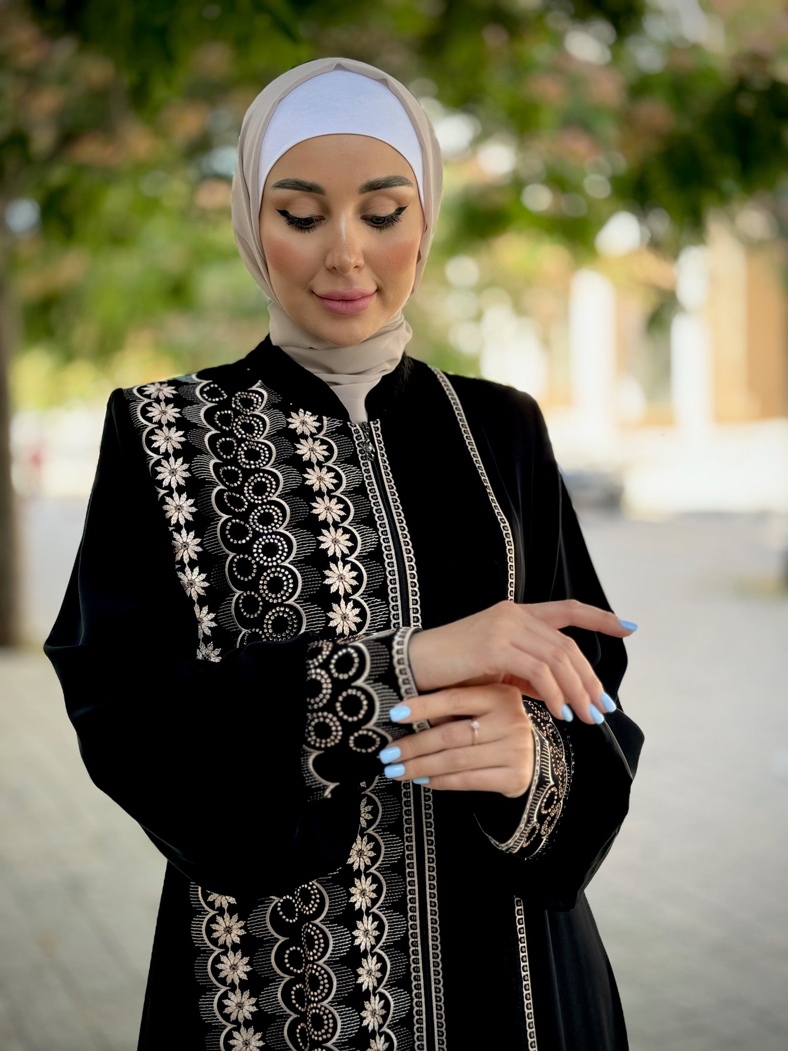 Elegant Black Abaya with Modern Embroidery - Stylish Islamic Dress for Women, Perfect for Prayer, Special Occasions & Everyday Wear
