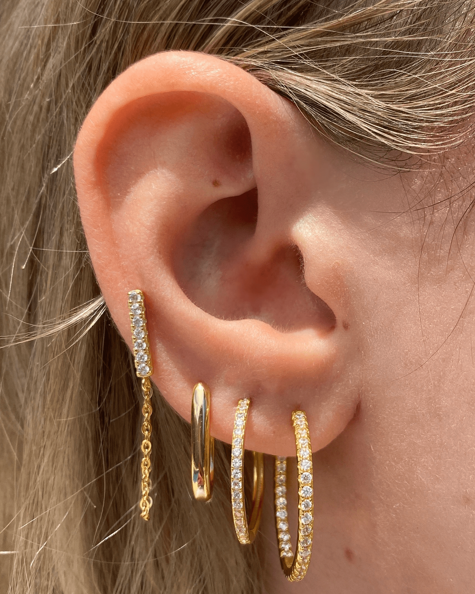 Izoa Belle Gold Hoop Earrings for Women - Elegant & Stylish Jewelry for Everyday Wear, Parties & Special Occasions