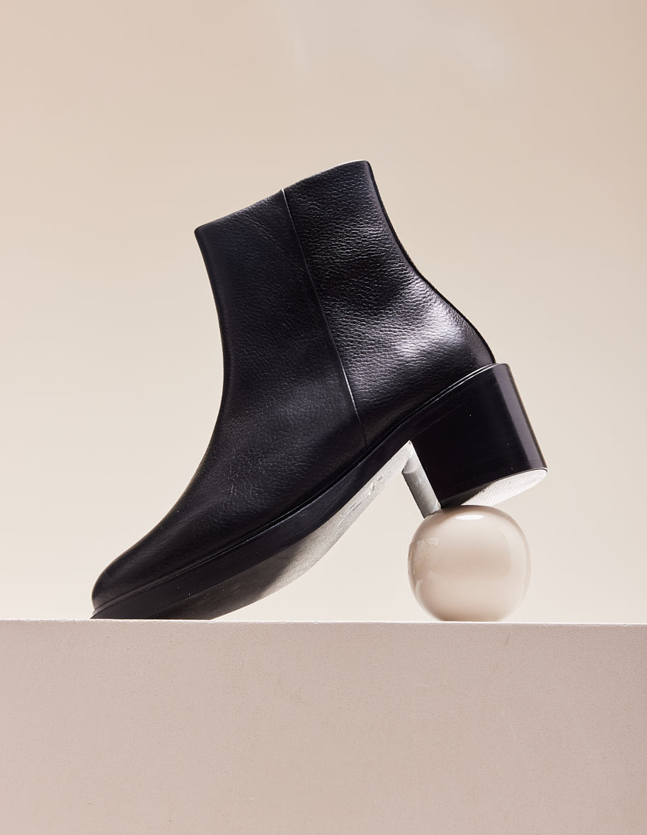 Black Grain Leather VÃ©ronique Heeled Ankle Boots - Perfect for Office Wear, Night Out & Fall Fashion