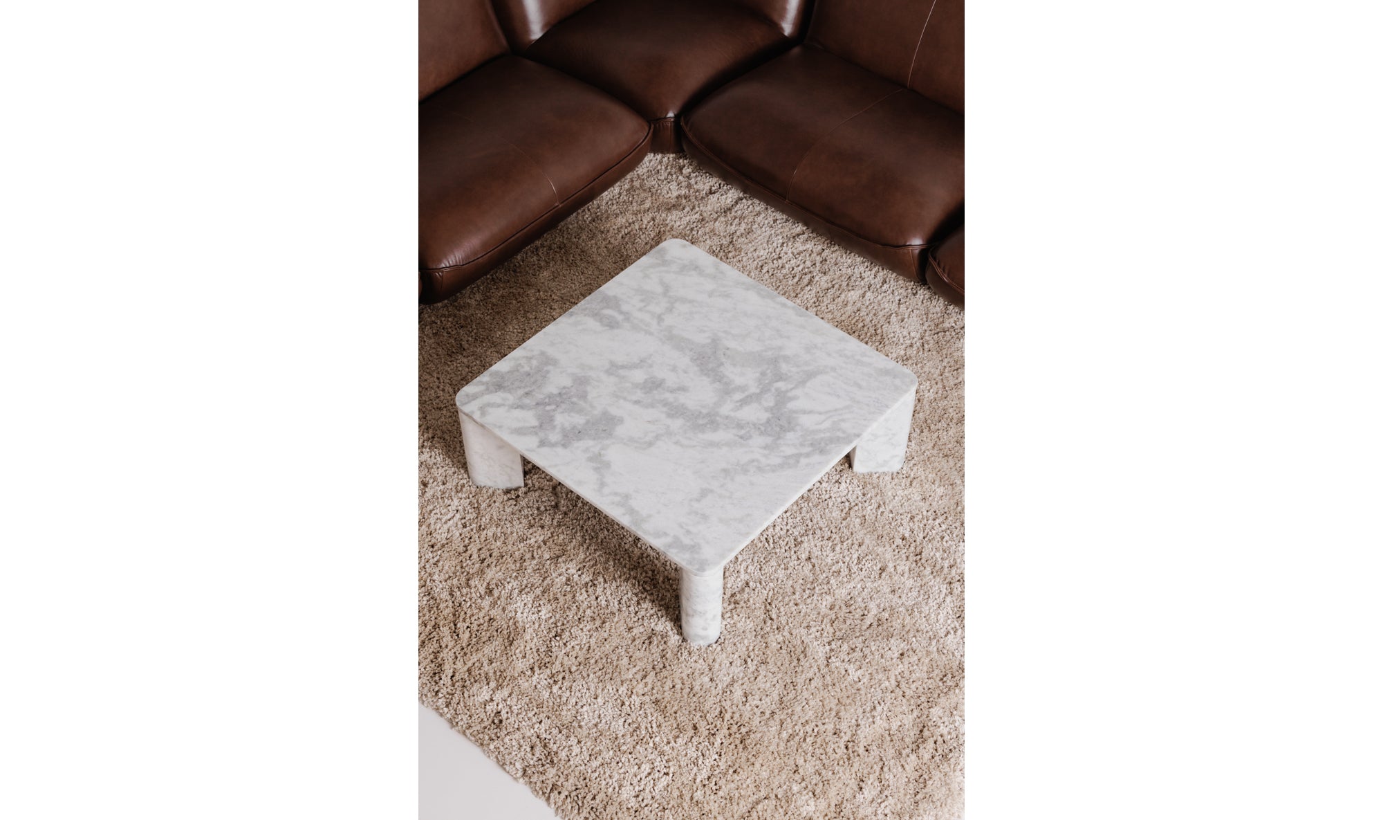 Modern Segment Coffee Table in Ashen Grey - Stylish Living Room Centerpiece for Small Spaces & Apartments