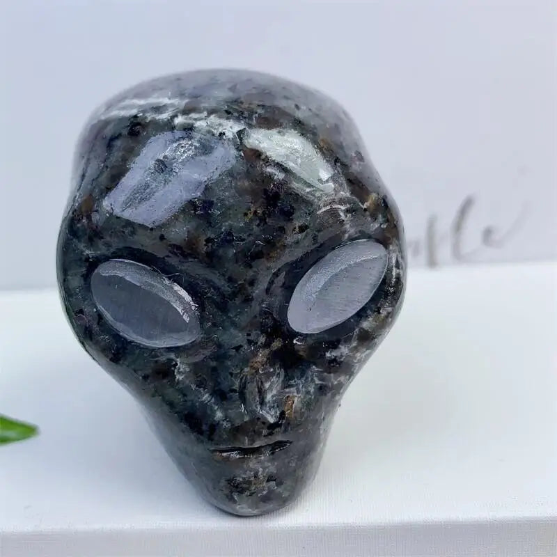 2 Inch Natural Yooperlite Alien Skull Crystal Carving - Healing Energy Stone for Home Decor, Christmas Gift & Spiritual Healing (1PC) - Perfect for Meditation, Feng Shui & Unique Home Decoration