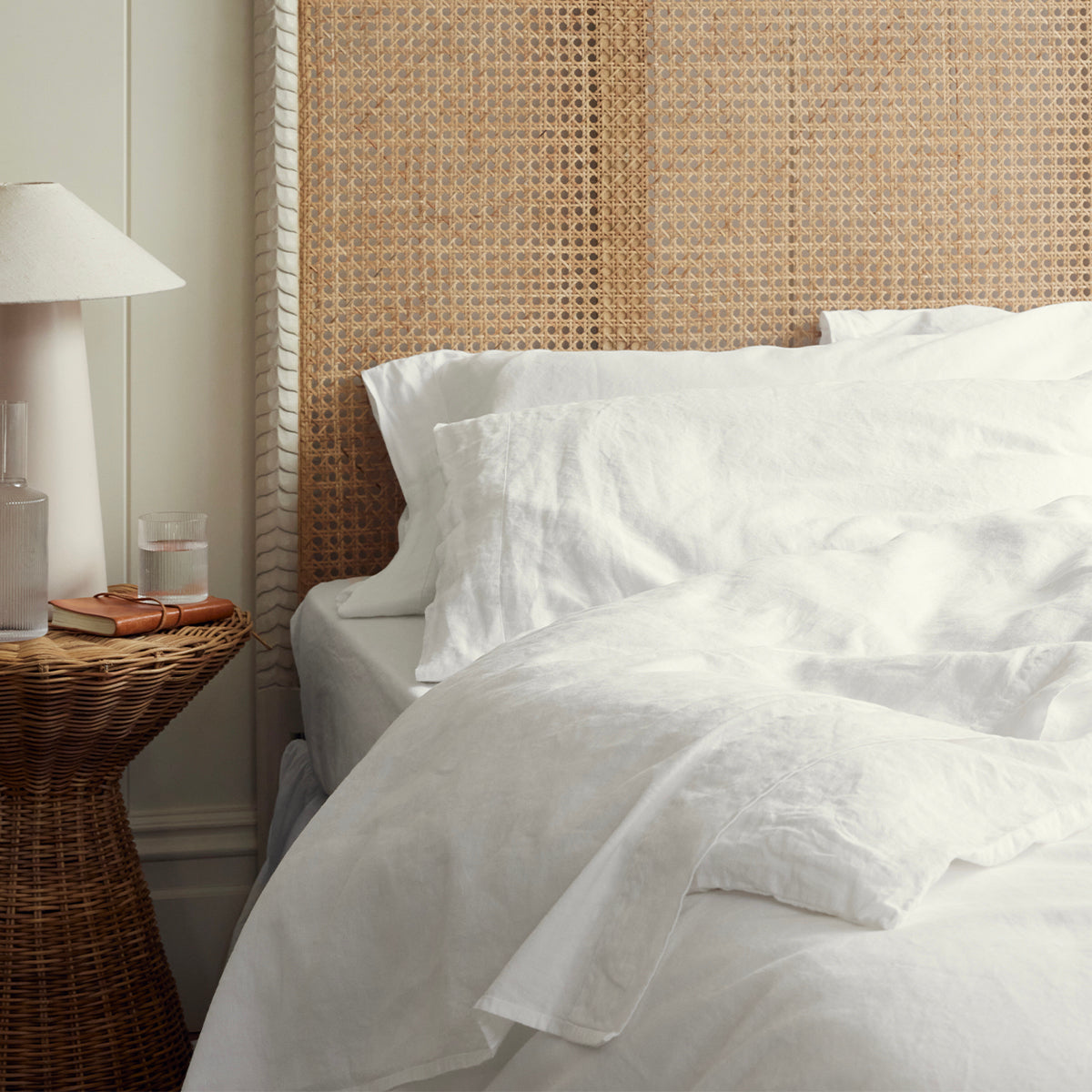 Premium White Linen Blend Pillowcase Set of 2 - Soft & Breathable Bedding for Side Sleepers & Hot Sleepers - Perfect for Master Bedroom, Guest Room & Luxury Hotels