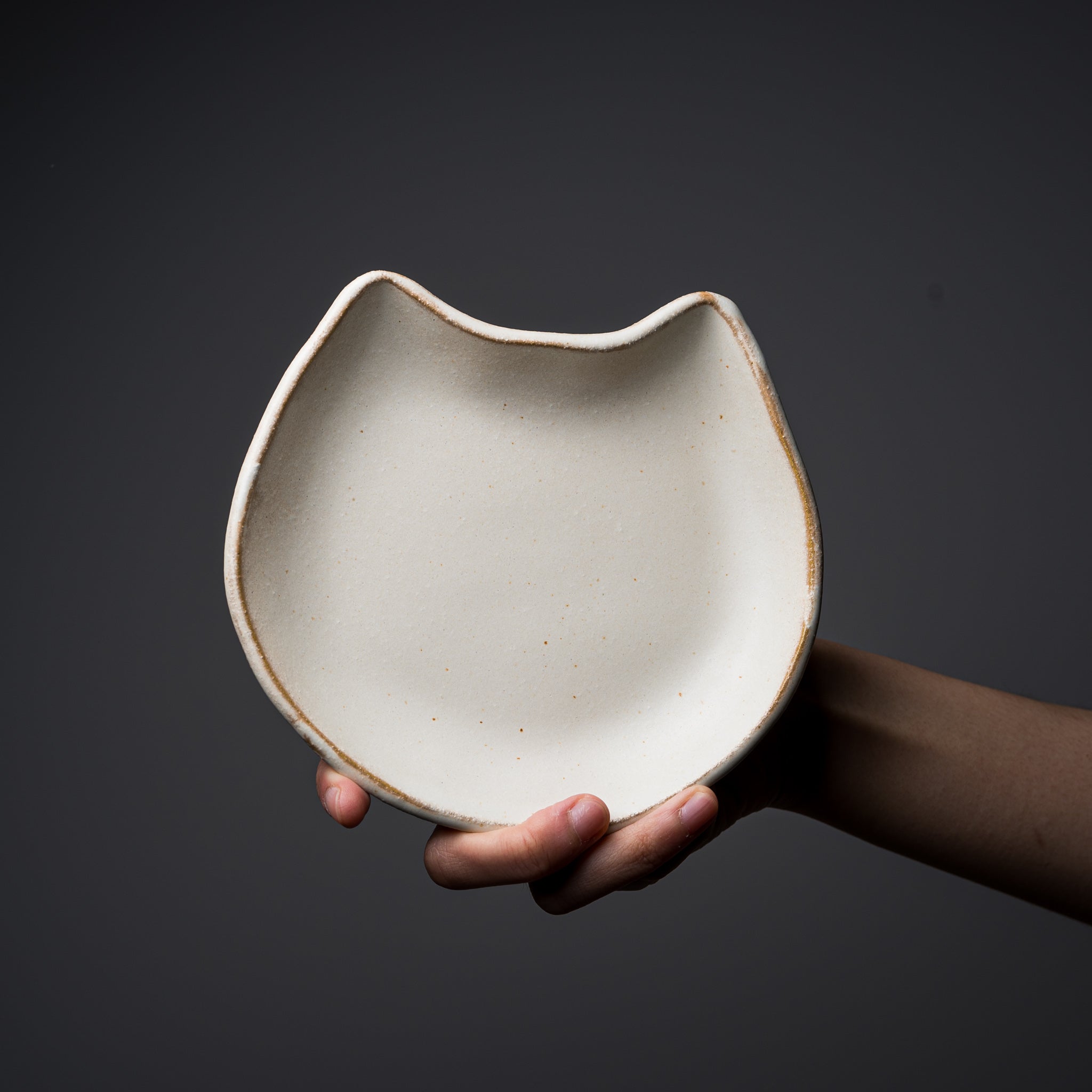Wakasama Kiln Kinari Cat Plate - 15.5 cm Handcrafted Ceramic Dish | Perfect for Sushi, Desserts & Home Decor