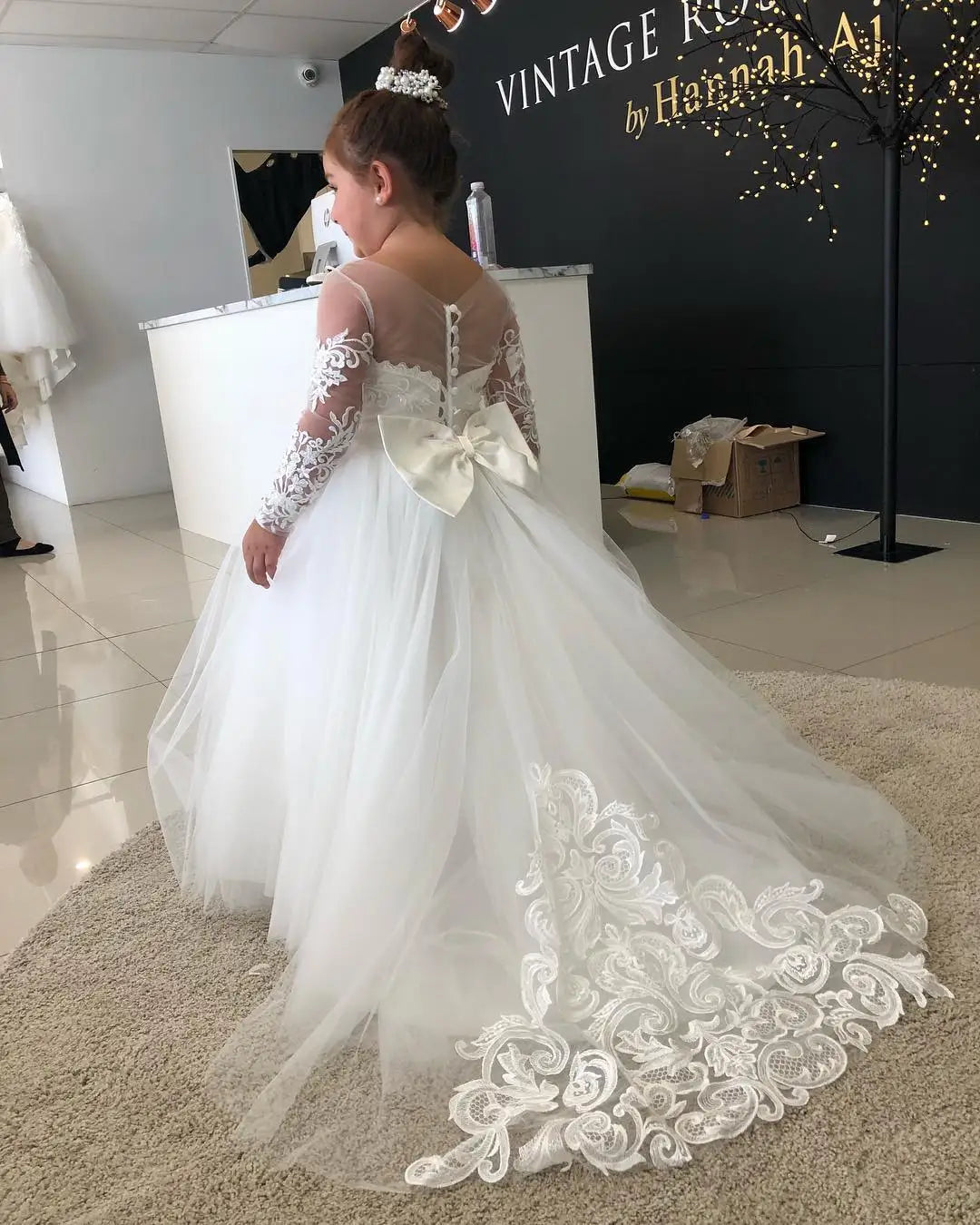 Lace Tulle Flower Girl Dress with Bows - First Communion Gown for Girls - Perfect for Weddings, Baptisms & Special Occasions