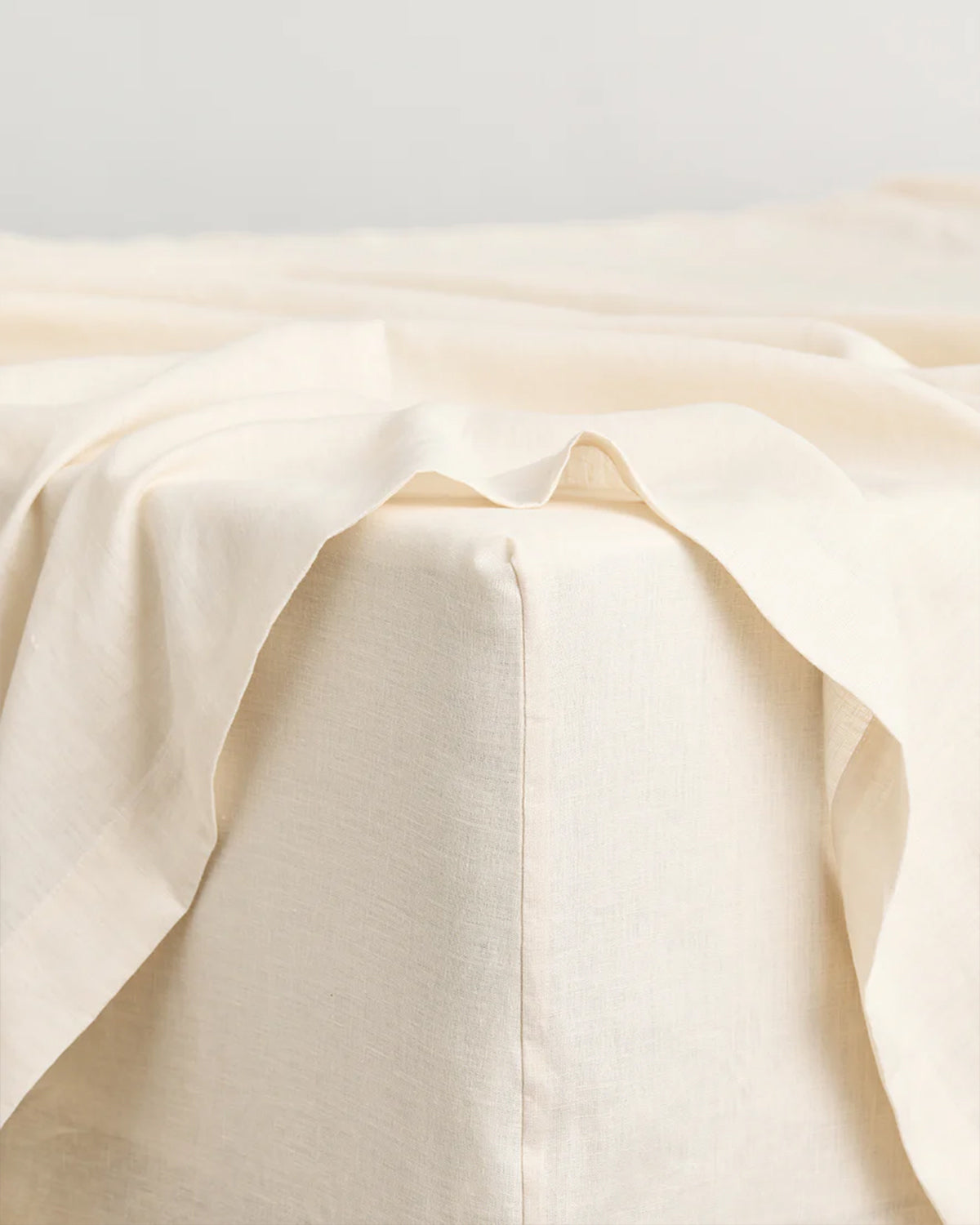 Lagoon & Crème Luxury Bedding Set - Soft Queen Size Comforter & Pillowcase Bundle for Cozy Bedroom Decor - Perfect for Master Bedrooms, Guest Rooms & Airbnb Stays