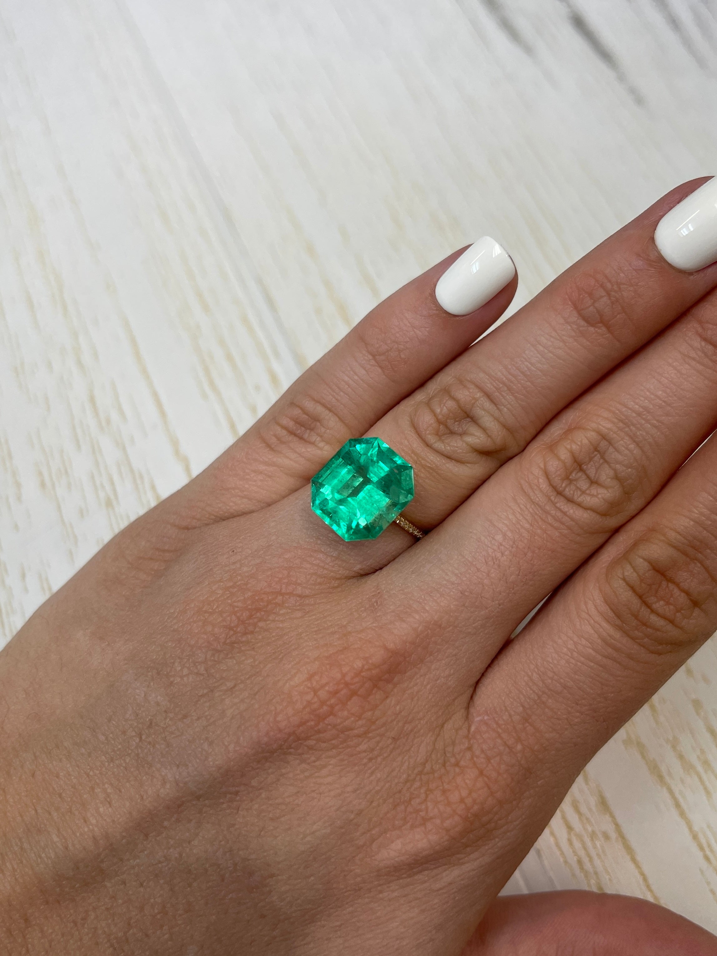 10.81 Carat GIA Certified Vivid Muzo Colombian Emerald - Natural Loose Gemstone, Asscher Cut (14x13mm) | Perfect for Engagement Rings, Luxury Jewelry & Collector's Pieces