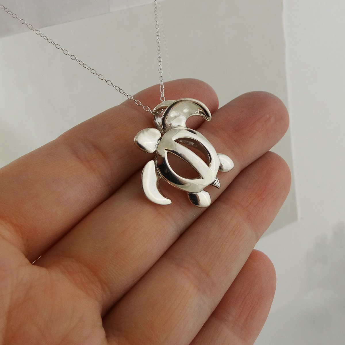 FashionJunkie4Life Dainty Cute Turtle Charm Necklace for Women - Elegant Animal Jewelry Gift for Her | Perfect for Everyday Wear, Beach Vacations & Nature Lovers
