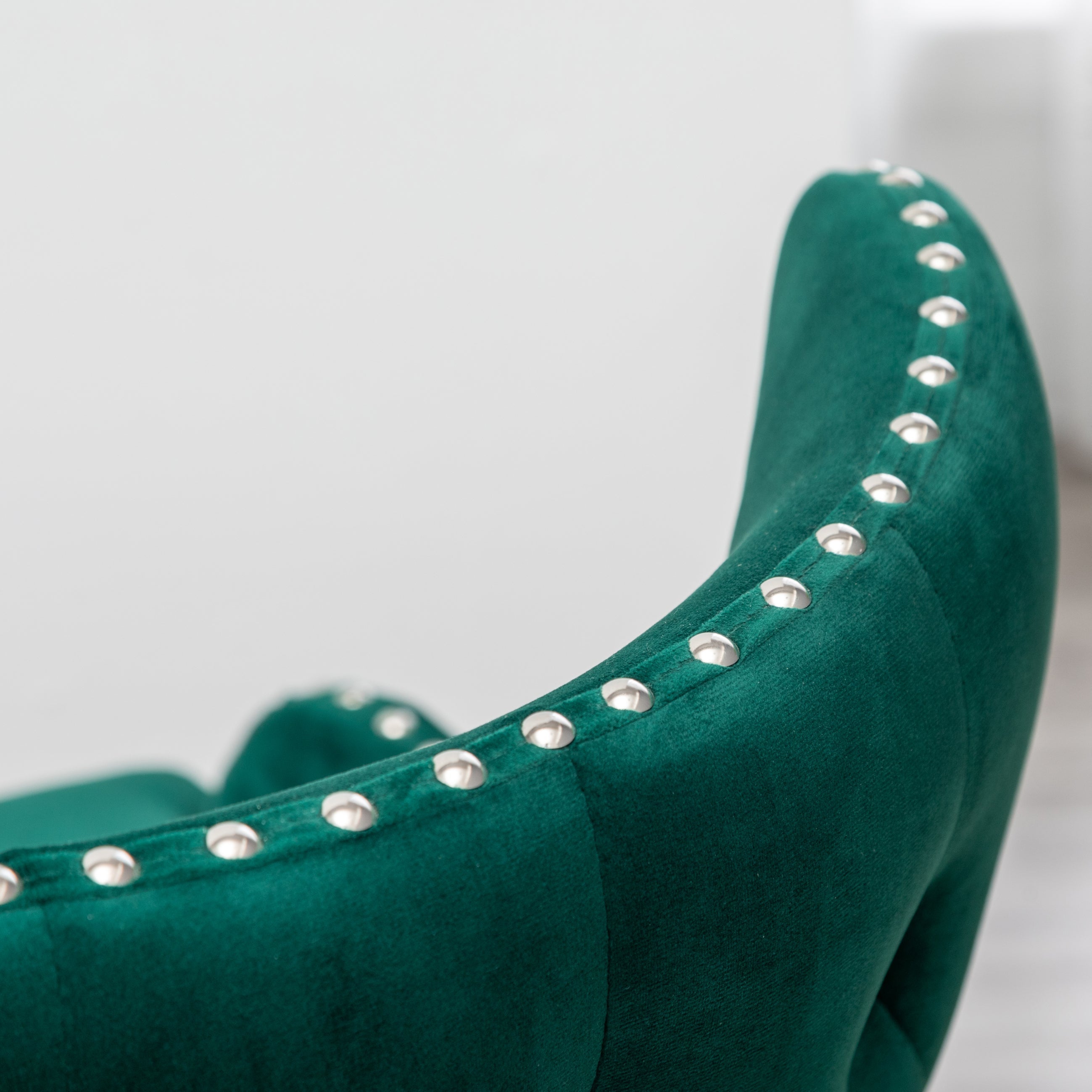 Roundhill Furniture Lindale Contemporary Velvet Upholstered Nailhead Trim Accent Chair - Green Velvet Lounge Chair for Living Room, Bedroom & Office Decor