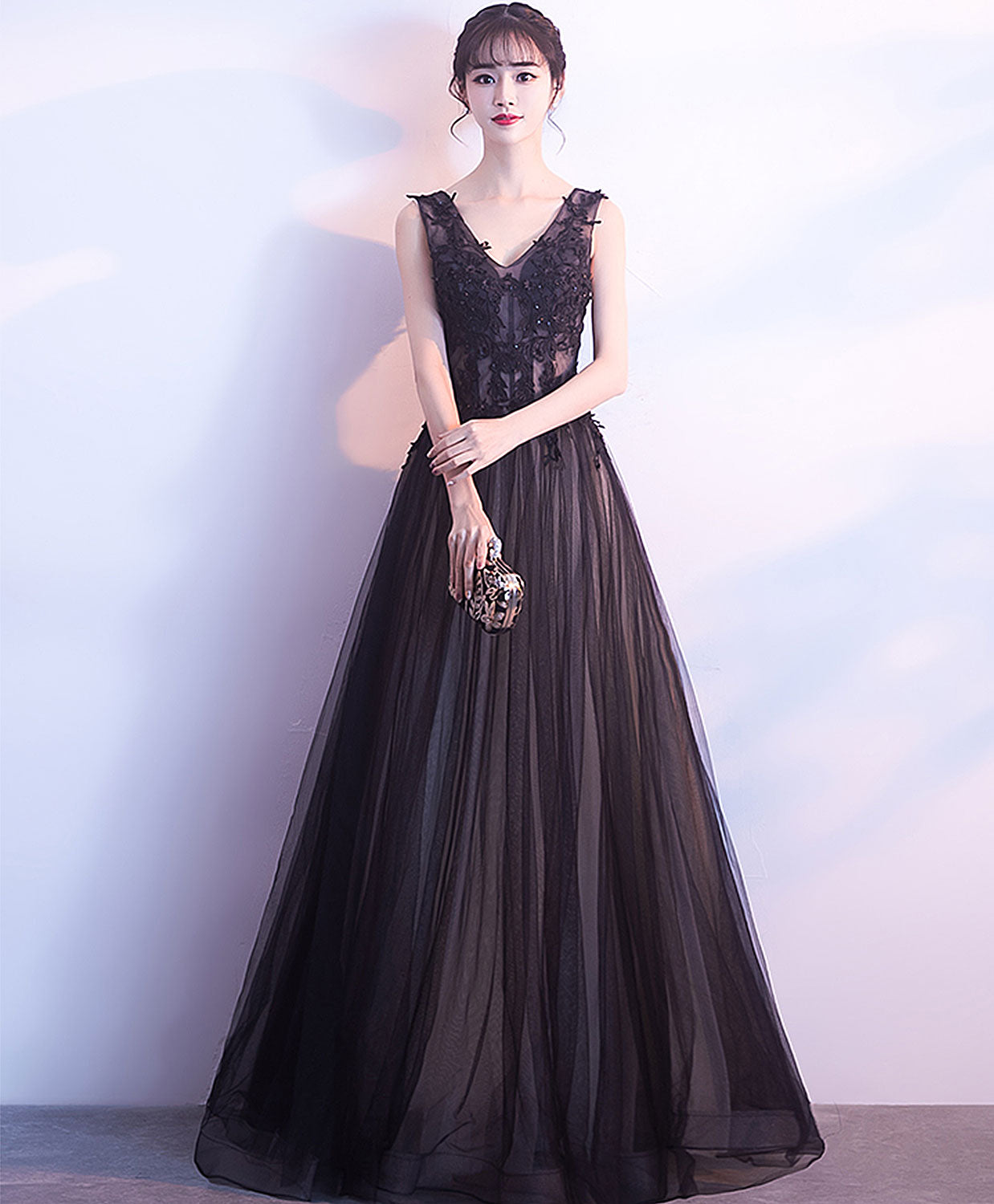 Elegant Black V-Neck Tulle Lace Applique Long Prom Dress | Formal Evening Gown for Bridesmaids & Homecoming | Perfect for Weddings, Galas & Special Occasions