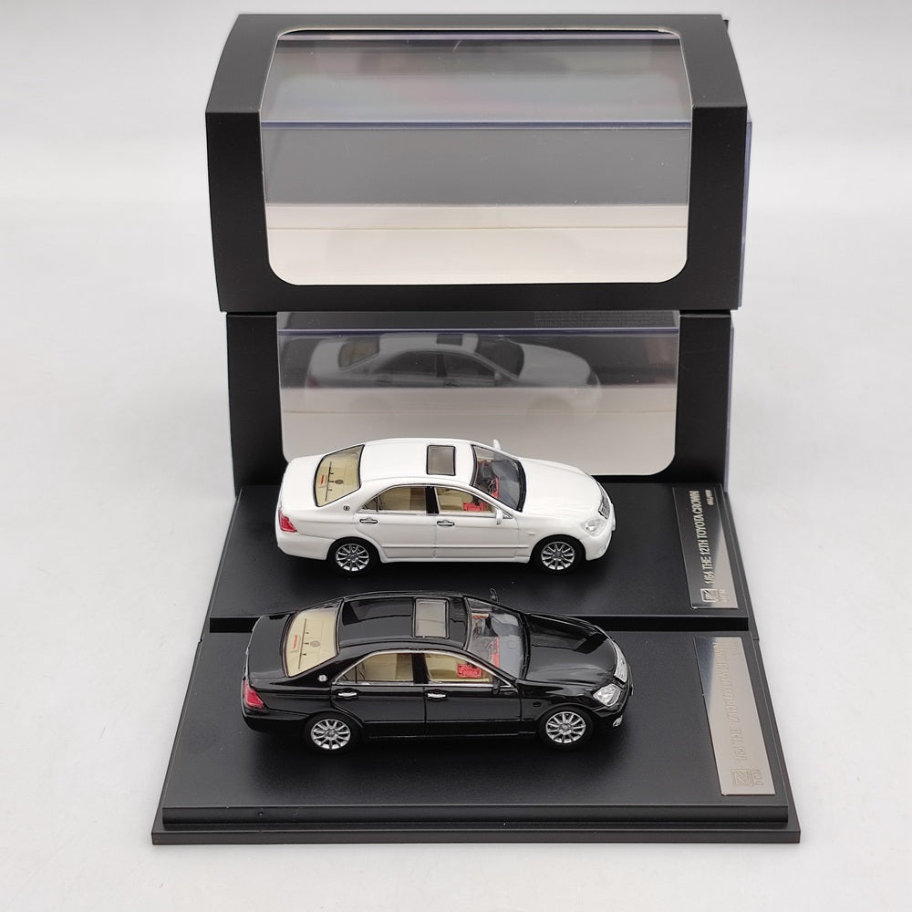 1:64 Toyota Crown 12th Diecast Model Car - Collectible Toy Vehicle in Black & White - Perfect for Display, Gifts, and Diecast Car Collections
