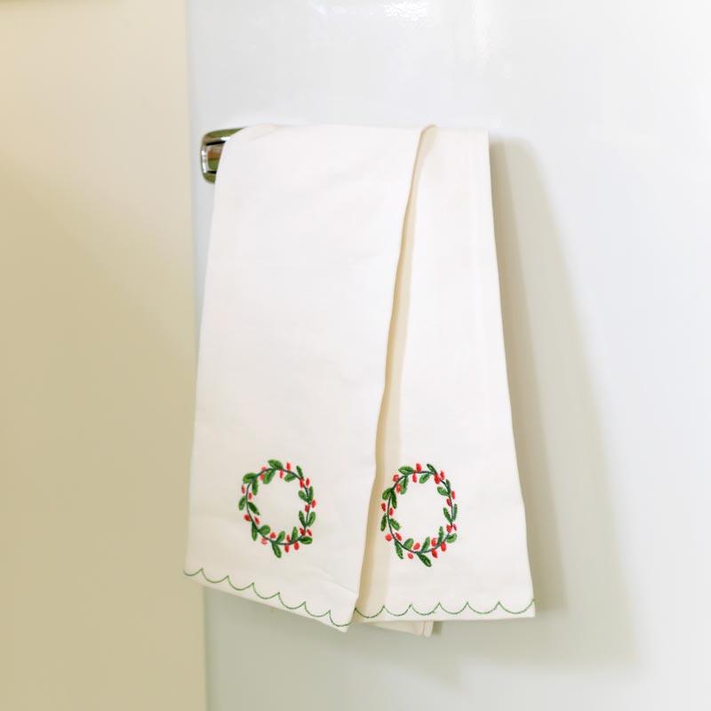 Christmas Wreath Tea Towel Set of 2 - Decorative Holiday Kitchen Towels for Baking, Cooking & Festive Home Decor