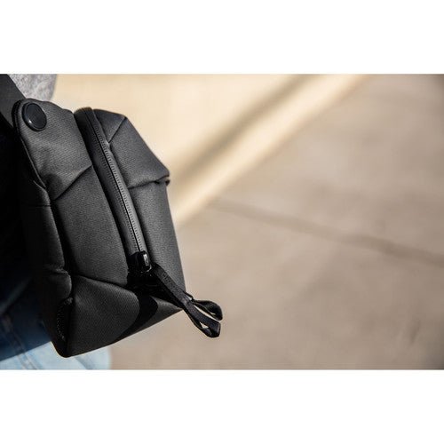 Peak Design Everyday Sling Bag 3L (Black) - Compact Camera Bag for DSLR & Mirrorless - Perfect for Travel, Hiking & Urban Commute