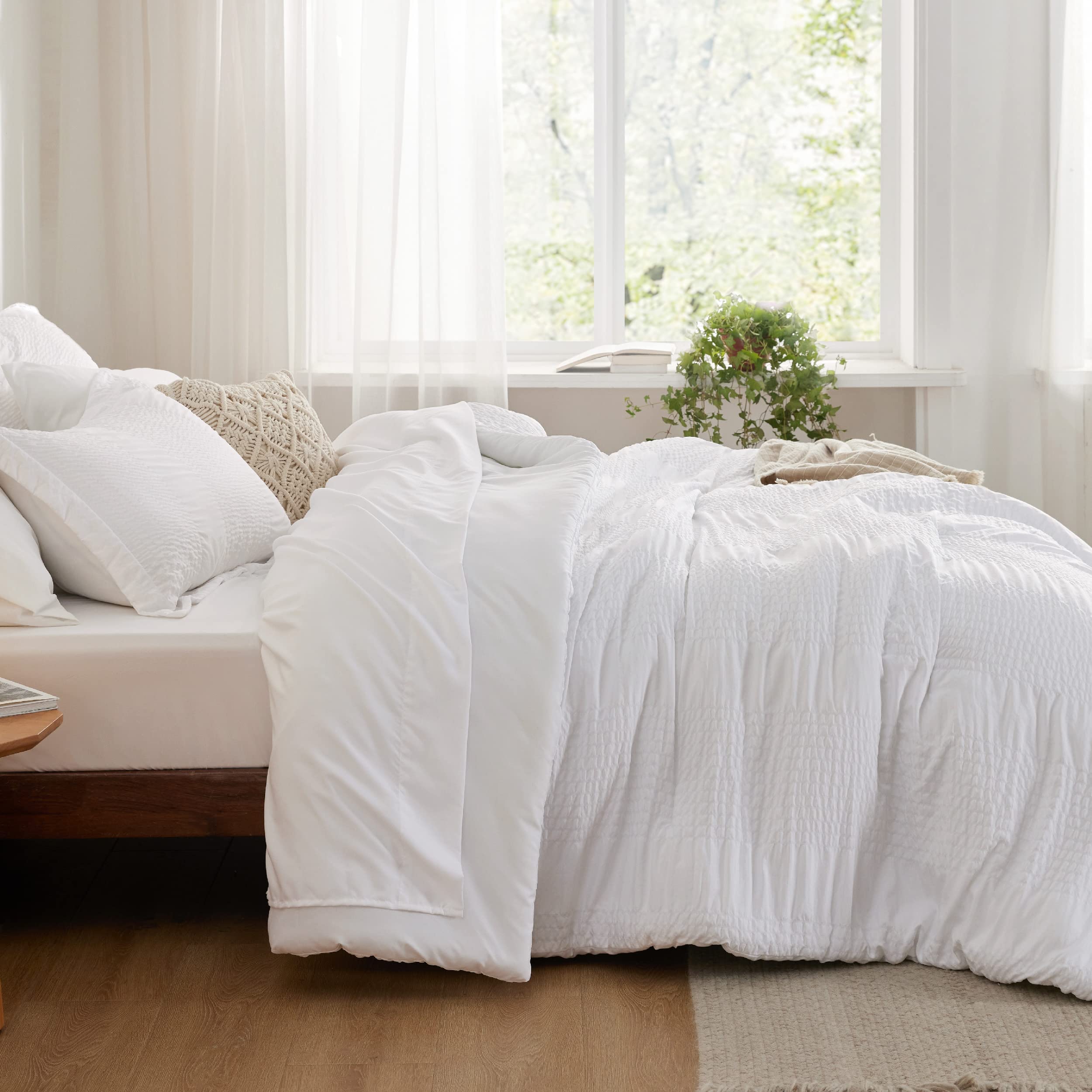 Bedsure White Queen Comforter Set - 7 Piece Striped Seersucker Bedding Set with Soft Lightweight Down Alternative Comforter | Bed in a Bag | Perfect for Guest Rooms, Dormitories & Cozy Home Decor