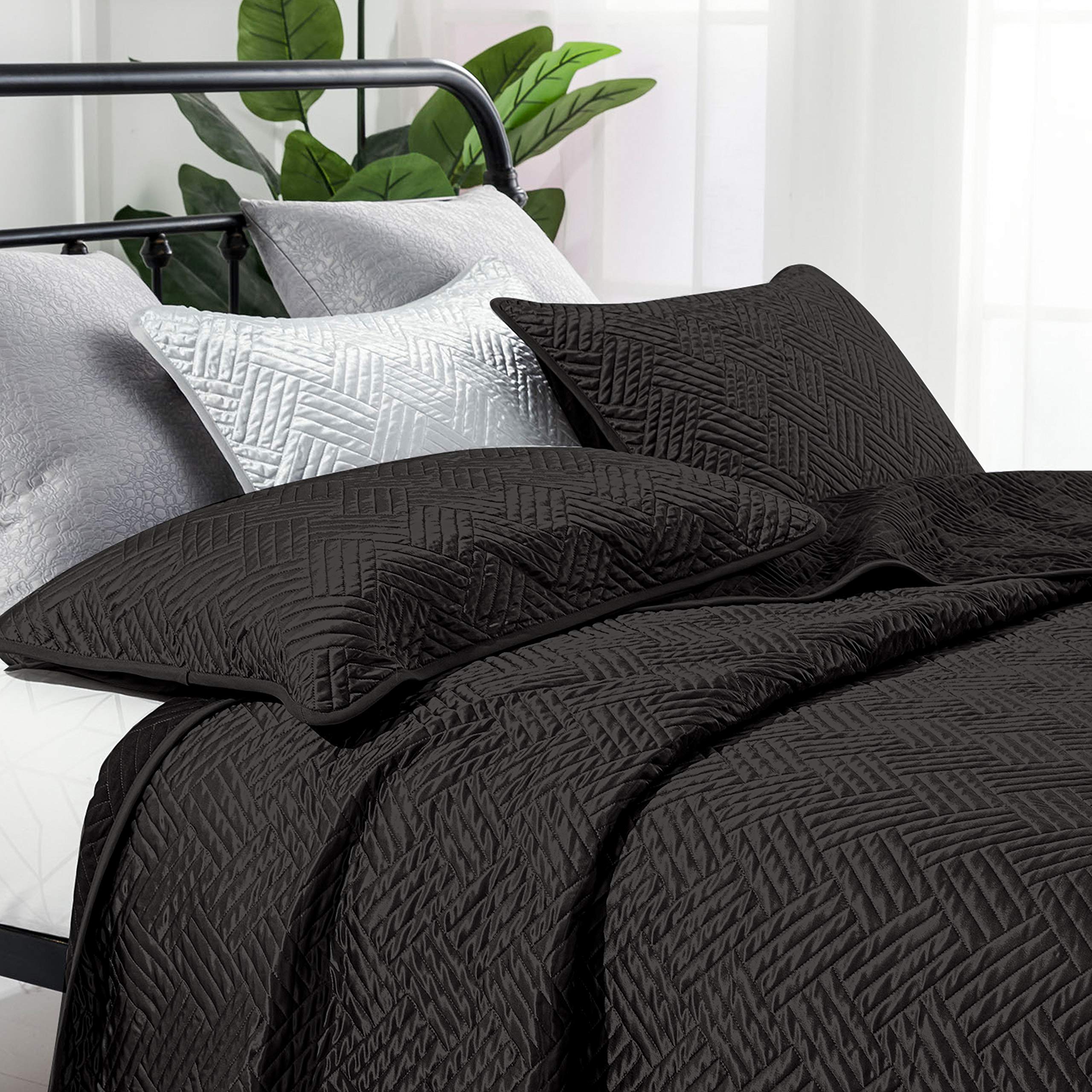 Luxury NTBAY Queen Size Silk Satin Quilt Set - Geometric Pattern Bedspread & 2 Pillow Shams, All-Season Lightweight Comforter Cover (Black) for Master Bedroom, Guest Room & Hotel Decor