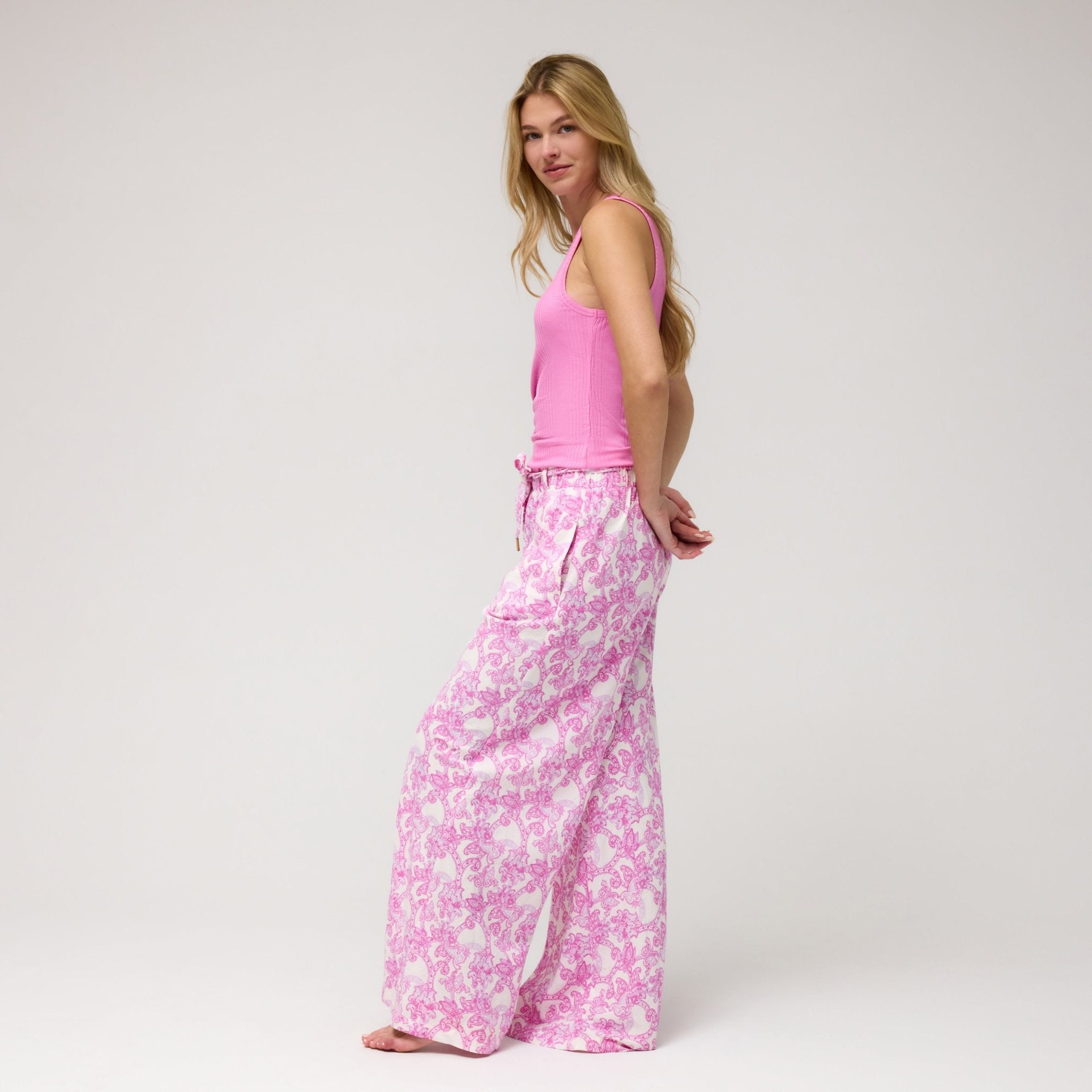 Cozy Pink Lady Paisley Tank Top & Pants Set - Women's Casual Loungewear for Beach, Yoga & Home Relaxation
