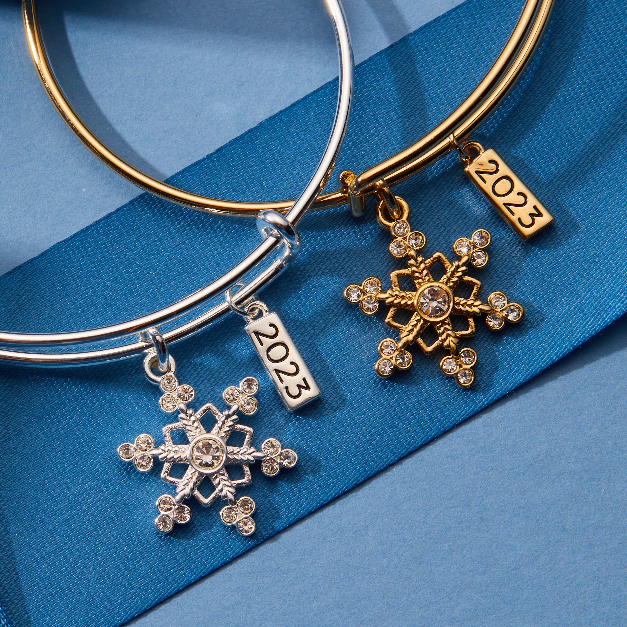 2023 Snowflake Charm Bangle Bracelet for Women - Elegant Winter Jewelry Gift for Christmas & Holiday Parties | Perfect for Festive Outfits & Special Occasions