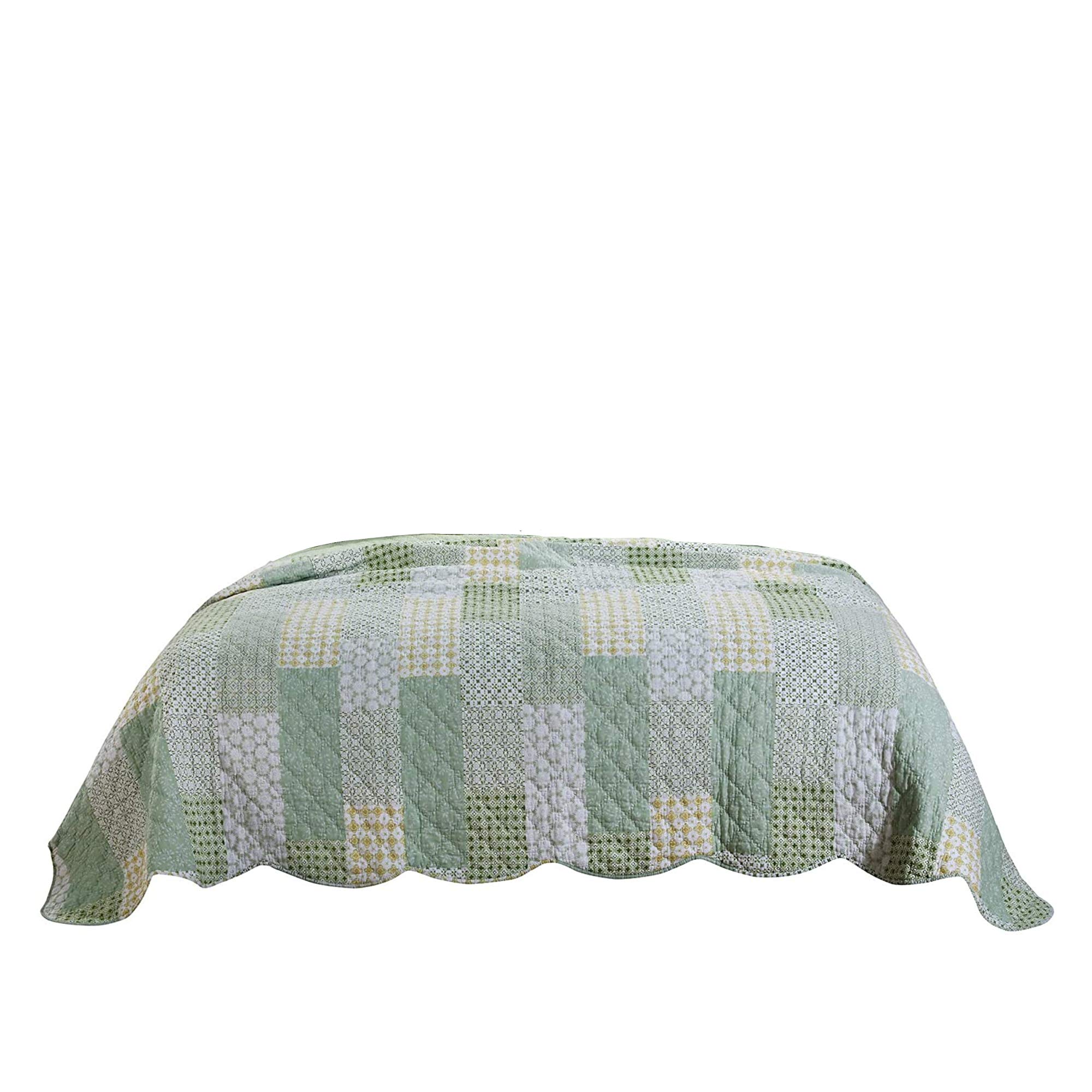 Benjara Reversible Queen Size Quilt Set - Geometric Pattern Green Bedding - Soft Fabric for Master Bedroom, Guest Room & Cozy Home Decor