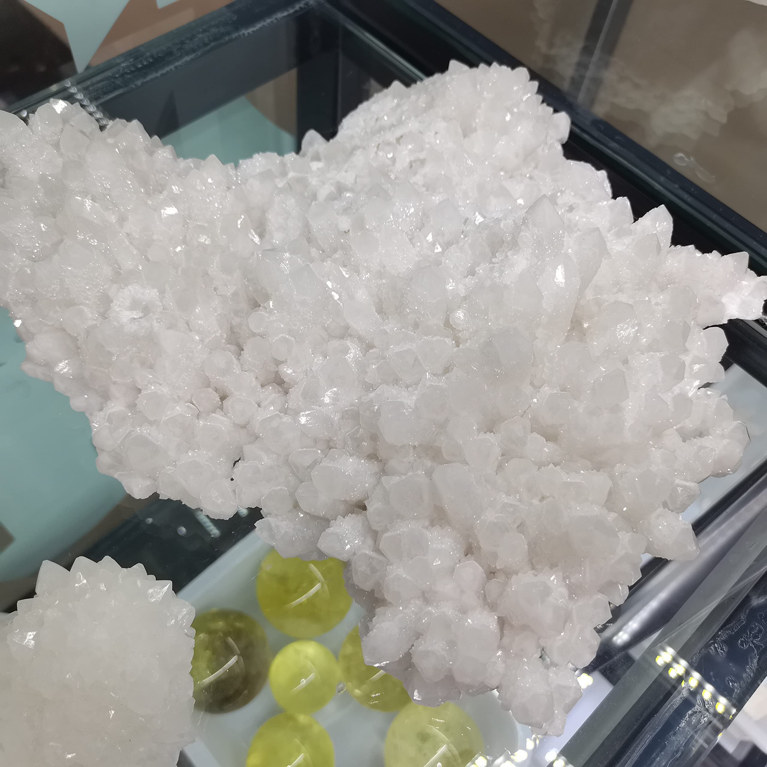 Natural White Quartz Crystal Cluster - Feng Shui Healing Stone Decor (3-3.8kg) for Home Office Meditation Space, Spiritual Energy Cleansing & Positive Vibes