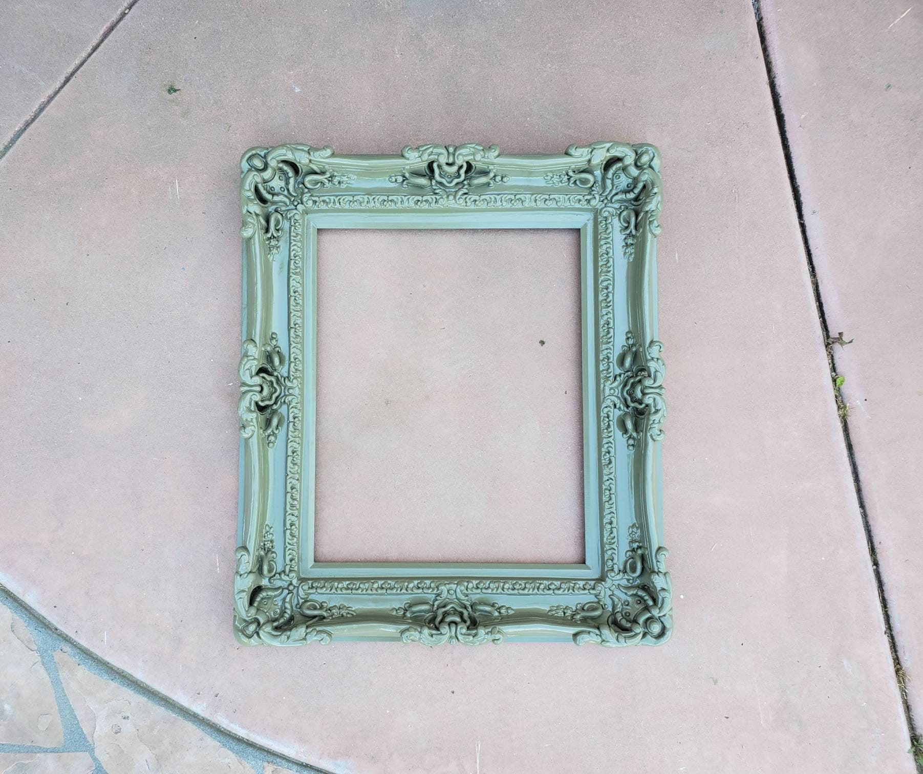 20x24 Inch Green Picture Frame - Modern & Classic Colonial Style Wall Decor for Living Room, Bedroom, or Office Display