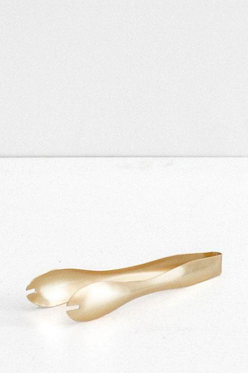 Cariso Large Gold Serving Tongs - 12 Inch Stainless Steel Food Tongs for Salad, BBQ, Buffet, and Kitchen Use - Elegant Gold Plated Serving Utensils for Parties, Catering, and Home Dining