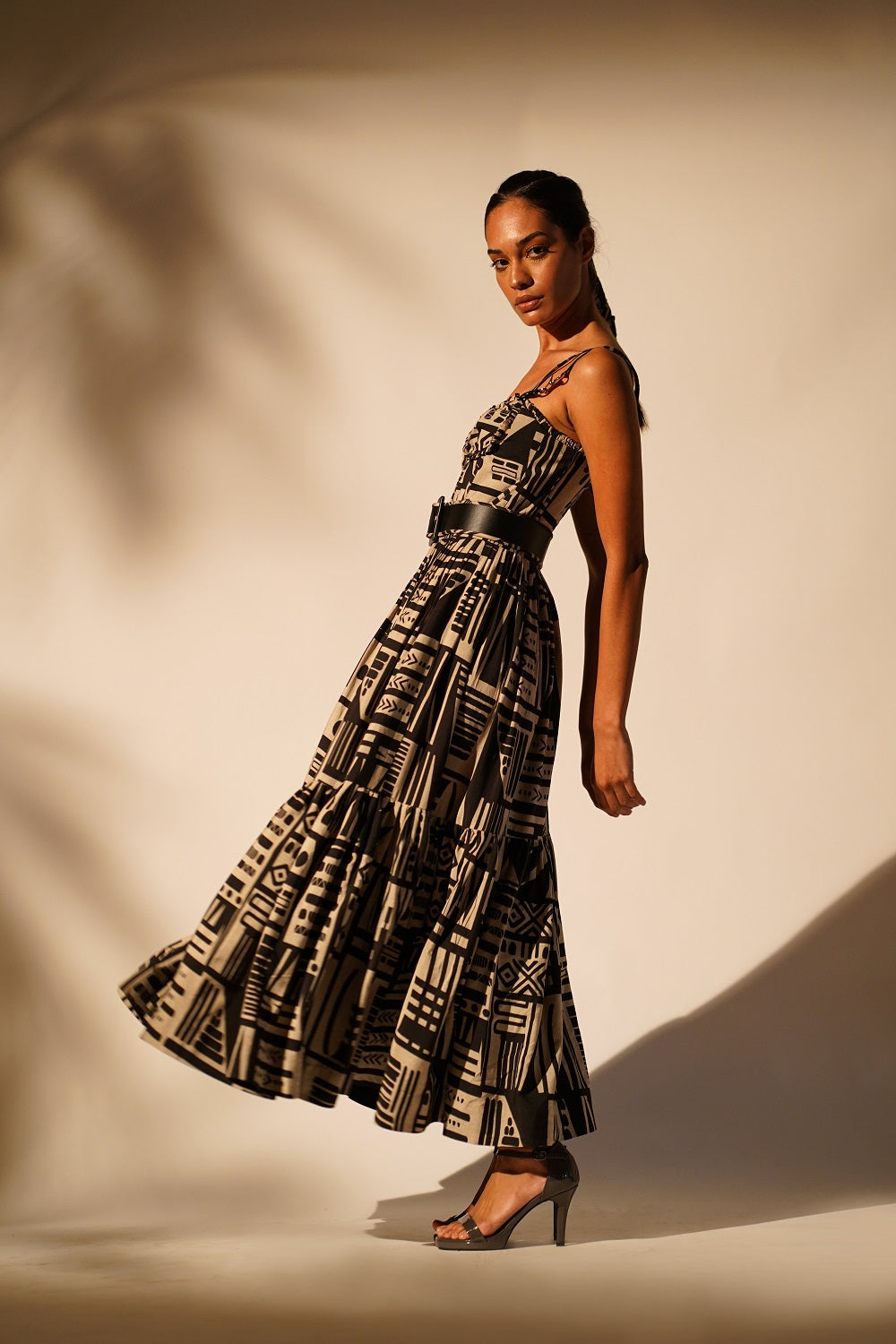 Elegant White Abstract Print Dress for Women - Perfect for Summer Parties, Weddings & Casual Outings