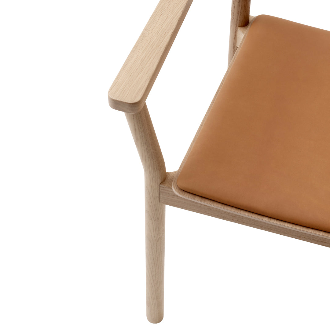 Betty TK11 Armchair - Modern Accent Chair for Living Room, Bedroom & Office - Comfortable Upholstered Lounge Chair with Sturdy Metal Legs - Perfect for Relaxing, Reading & Decorating Your Home