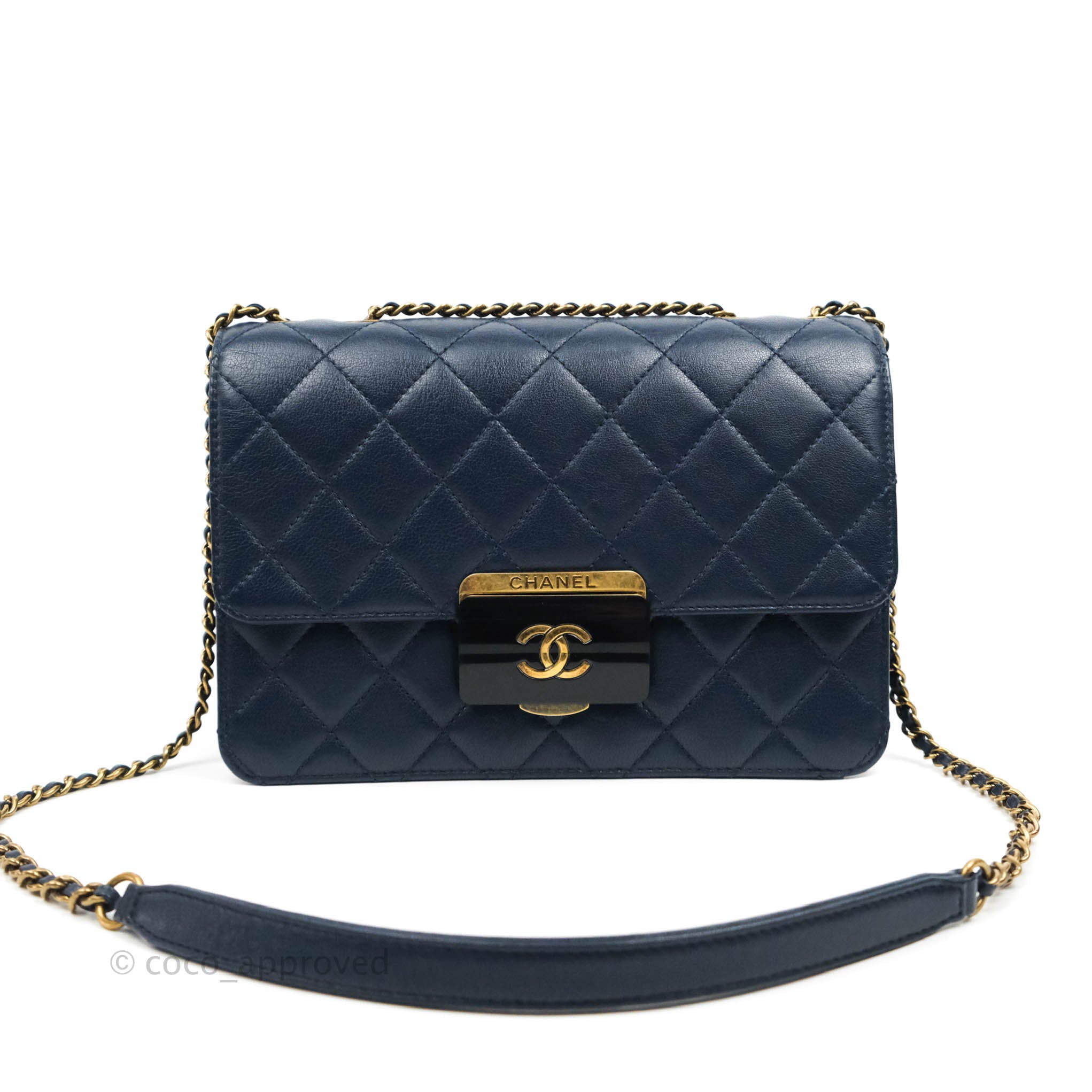 Chanel Vintage Navy Blue Sheepskin Leather Flap Bag with Aged Gold Hardware - Perfect for Evening Events & Luxury Fashion Accessories
