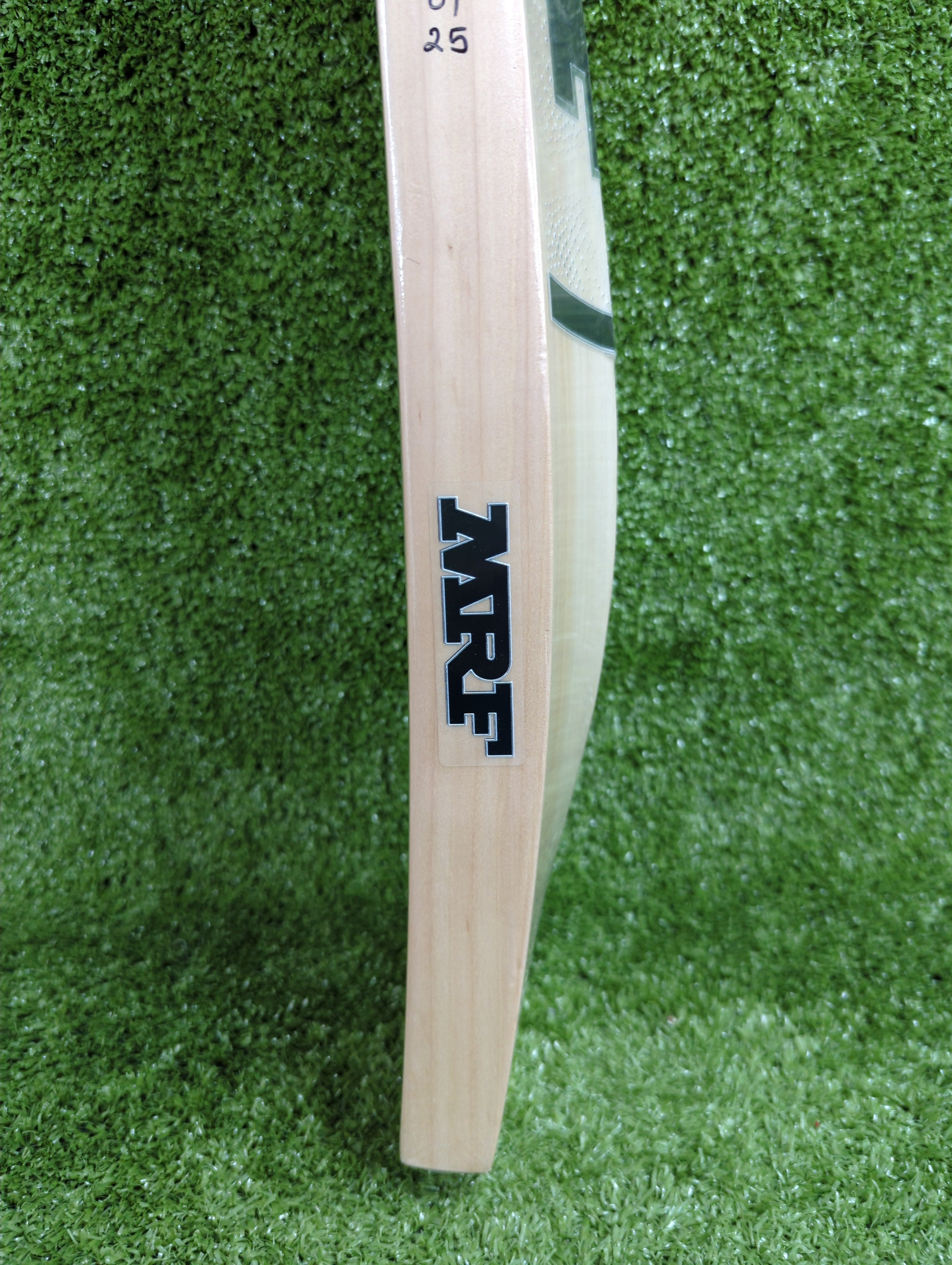 MRF Bolt Kashmir Willow Cricket Bat - Lightweight & Durable for Professional & Casual Play - Perfect for Matches, Practice & Backyard Cricket