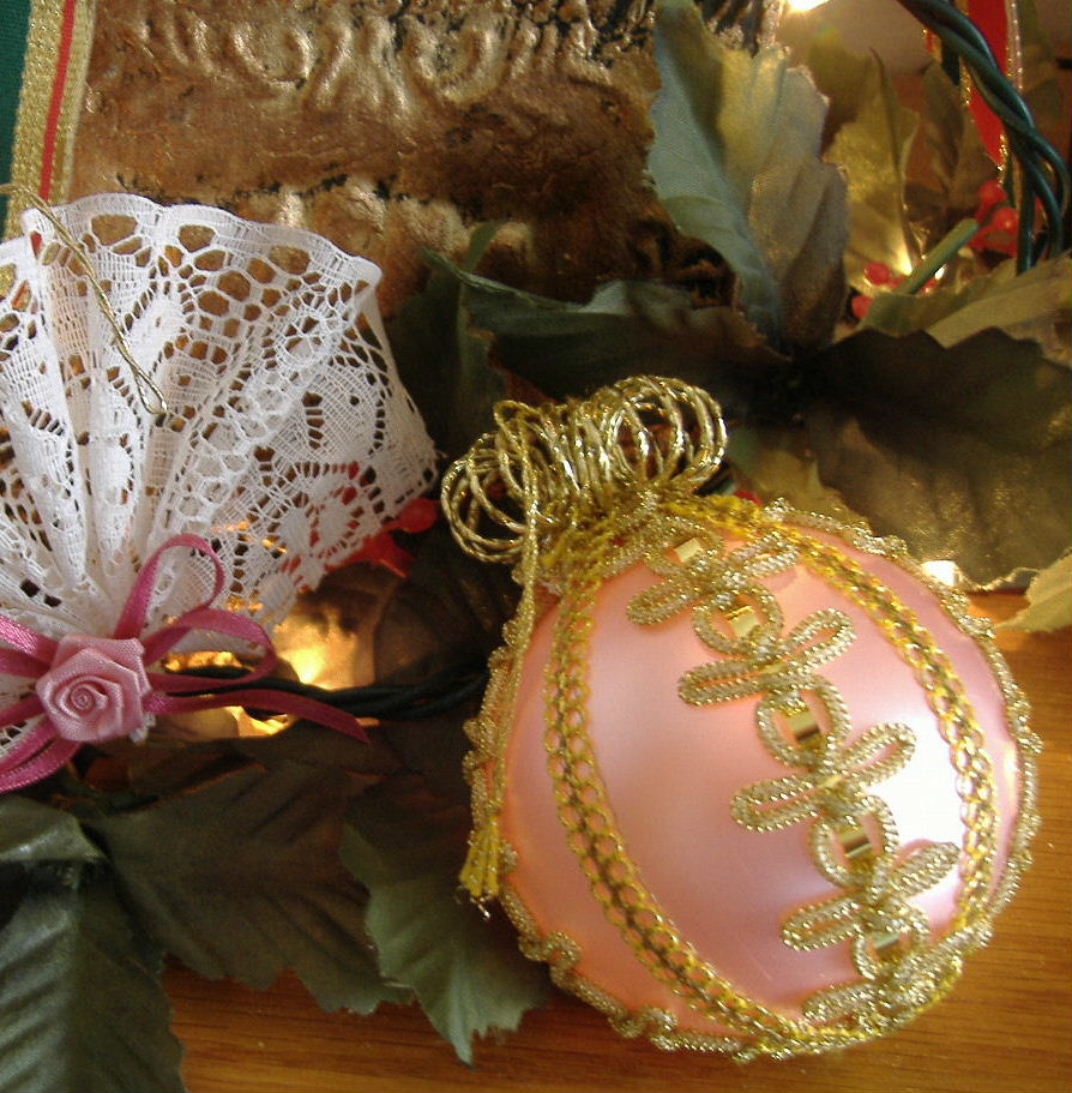 Vintage Pink Mouth-Blown Glass Christmas Tree Ornament - Handcrafted in Germany by Inge Glas | Perfect for Holiday Decor, Gift Giving & Collectibles