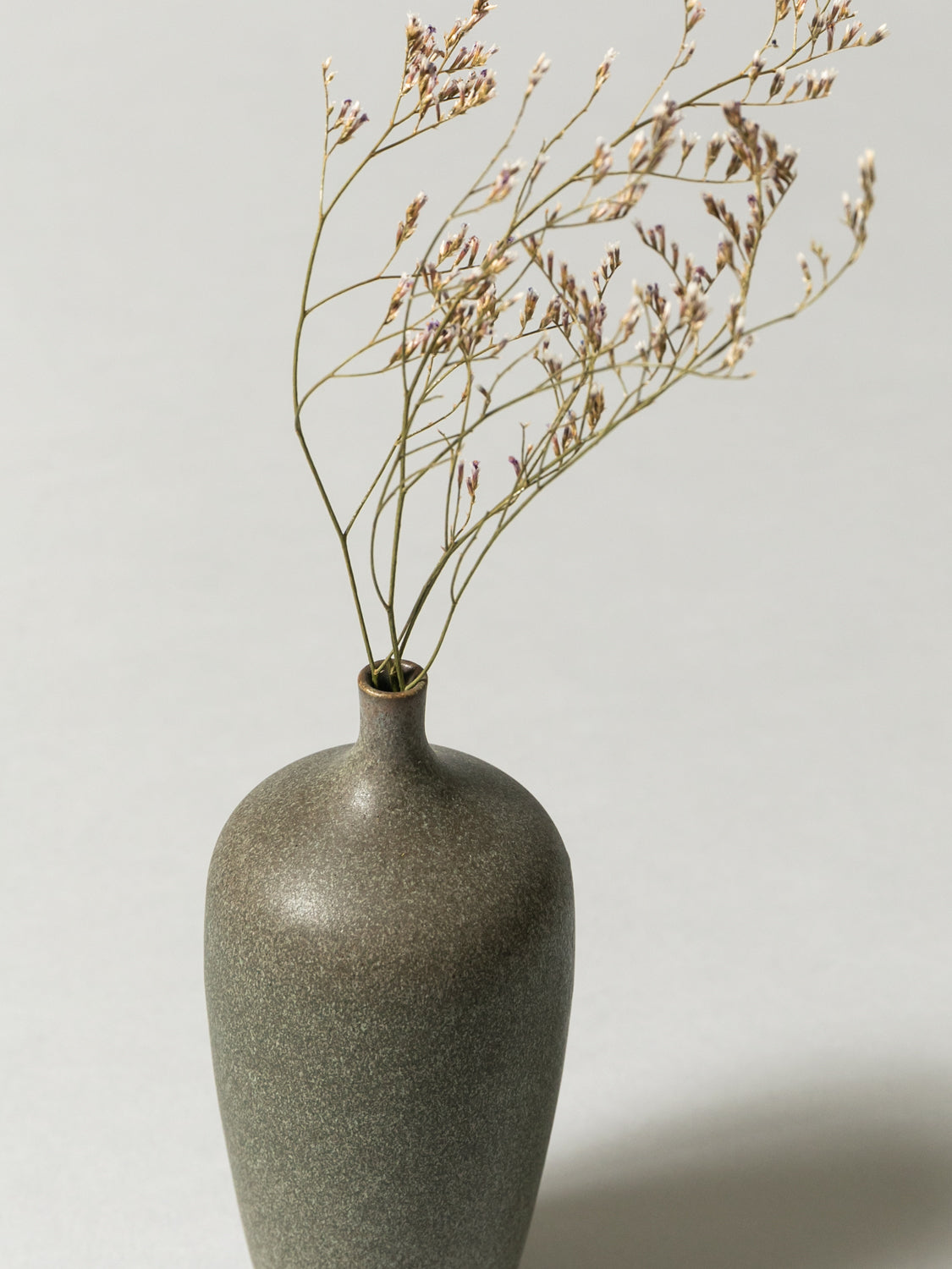 Elegant Almond Green Vase with Dried Statice Flowers - Perfect for Home Decor, Wedding Centerpieces & Boho Style Room Accents